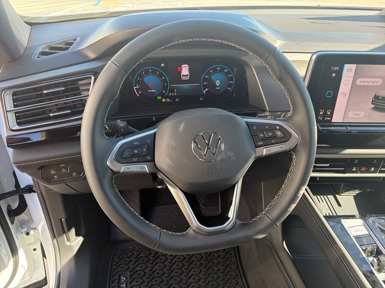 2026 Volkswagen Atlas Cross Sport 2.0T SE w/Technology FWD