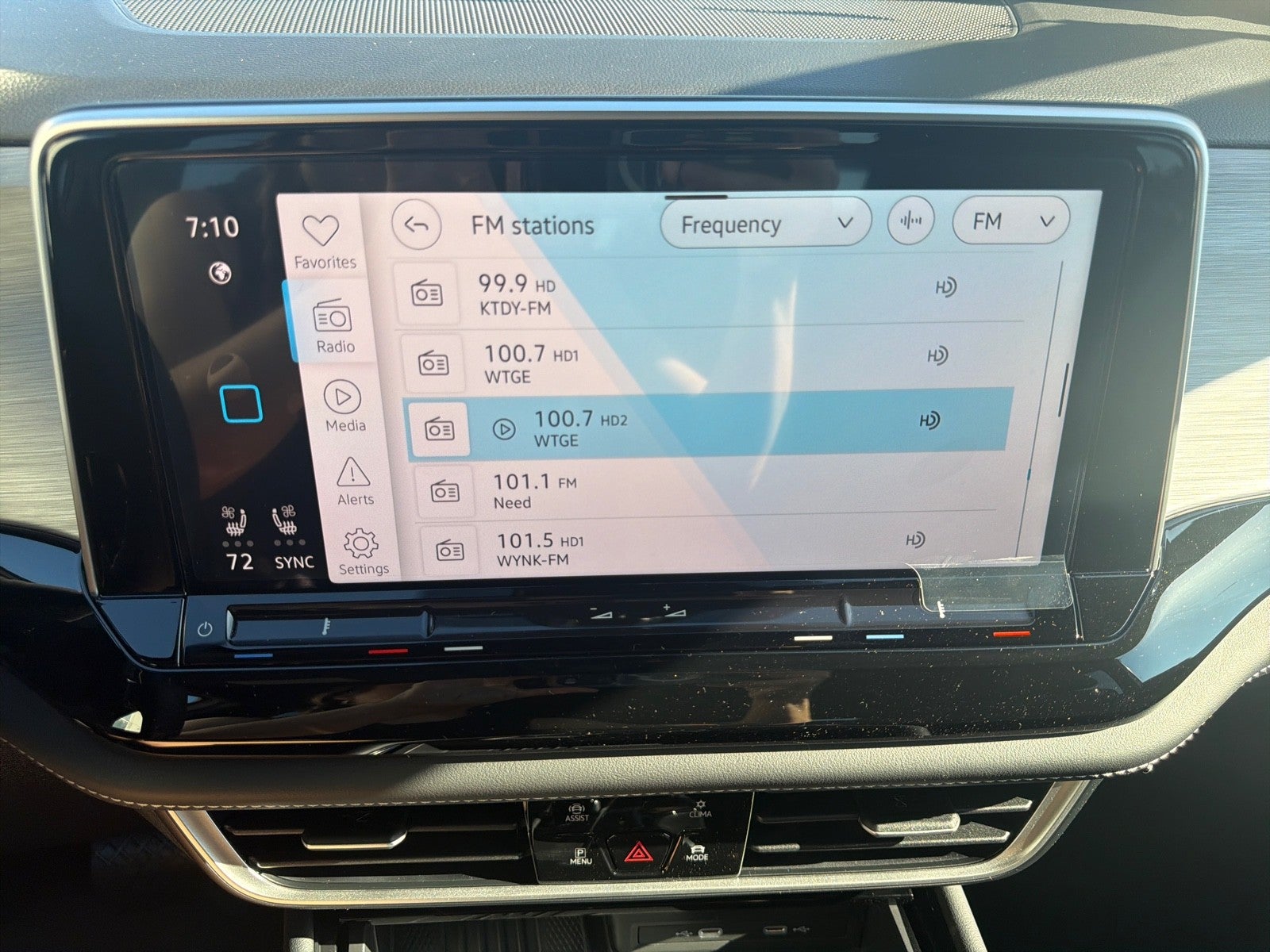 2026 Volkswagen Atlas Cross Sport 2.0T SE w/Technology FWD