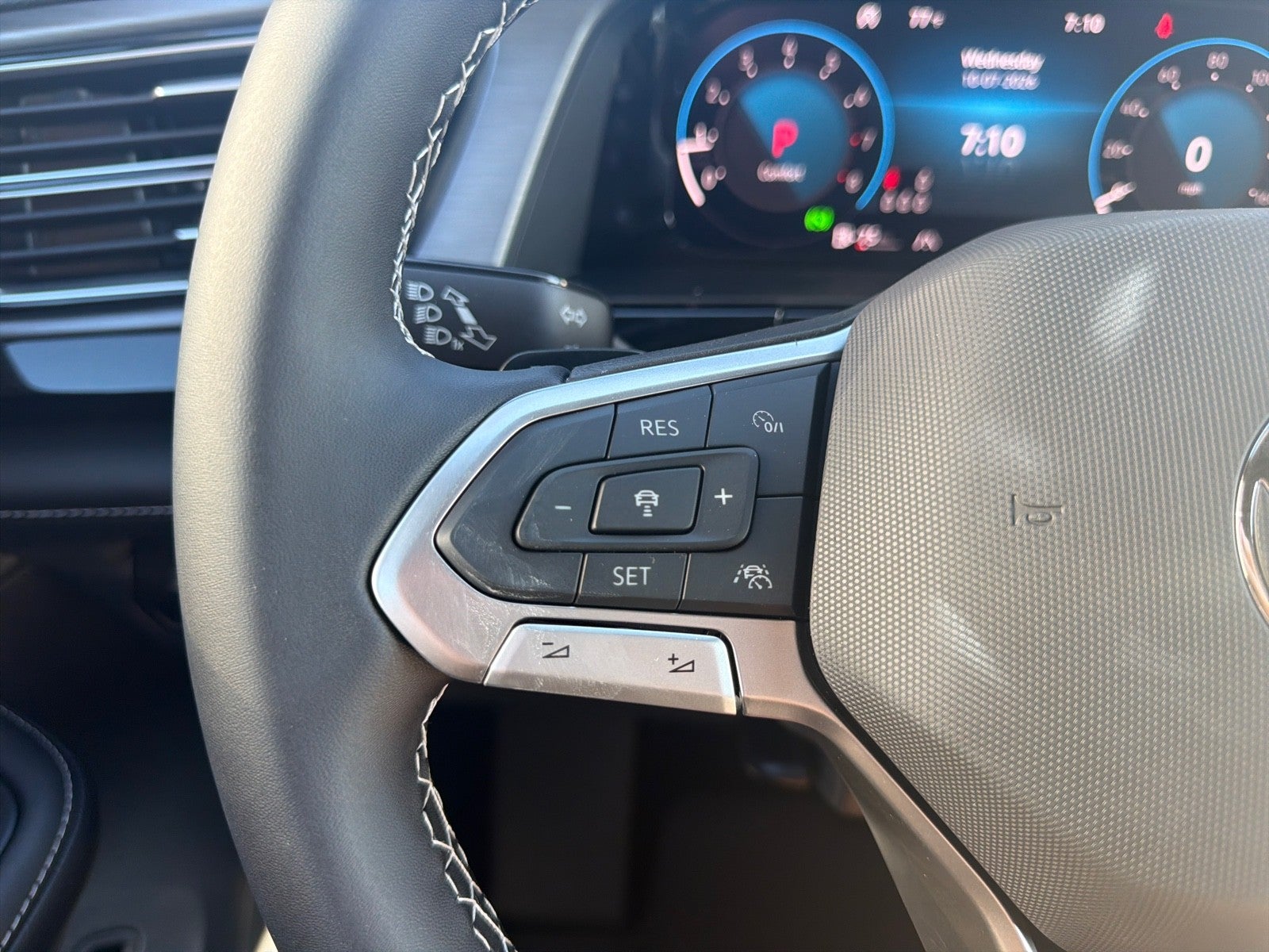 2026 Volkswagen Atlas Cross Sport 2.0T SE w/Technology FWD
