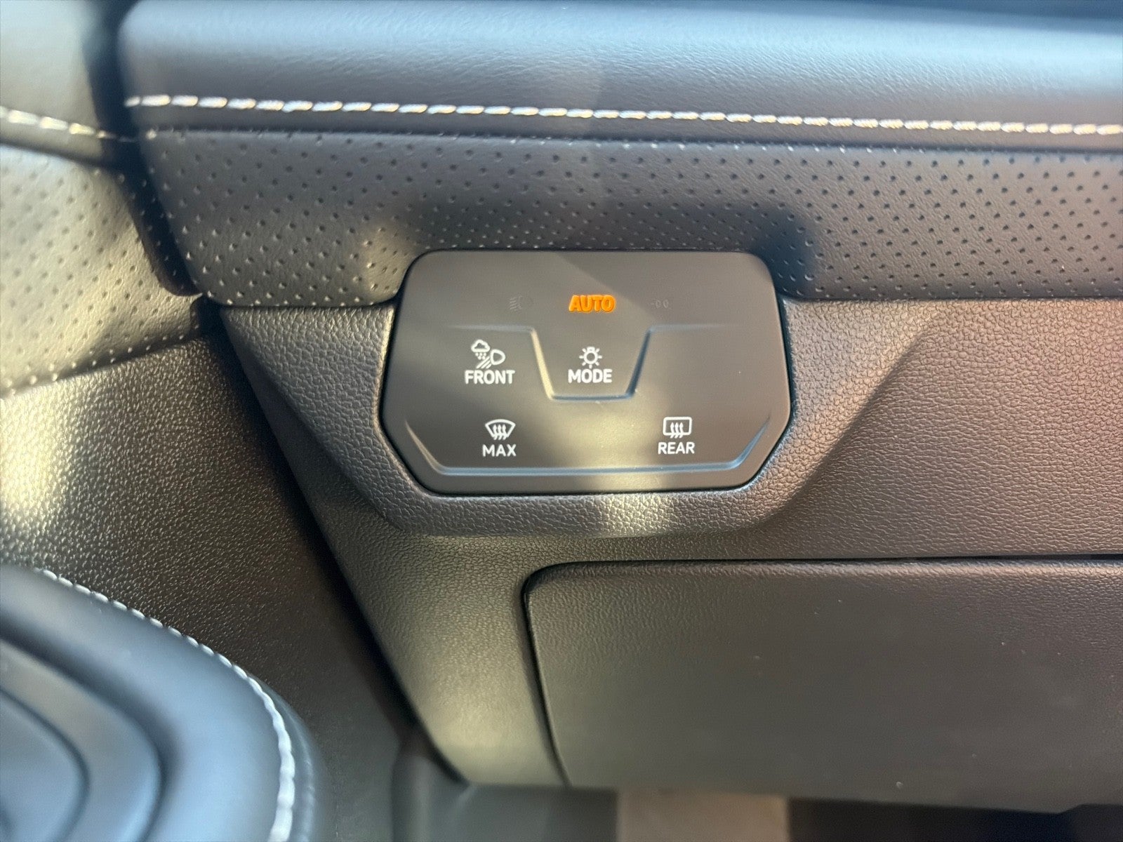 2026 Volkswagen Atlas Cross Sport 2.0T SE w/Technology FWD