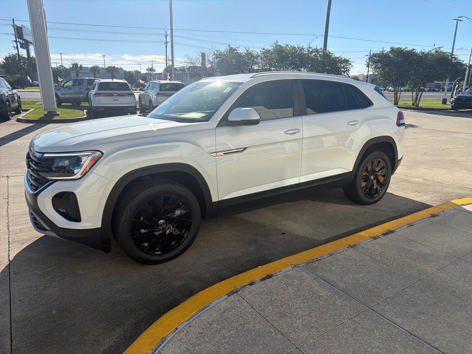 2026 Volkswagen Atlas Cross Sport 2.0T SE w/Technology FWD