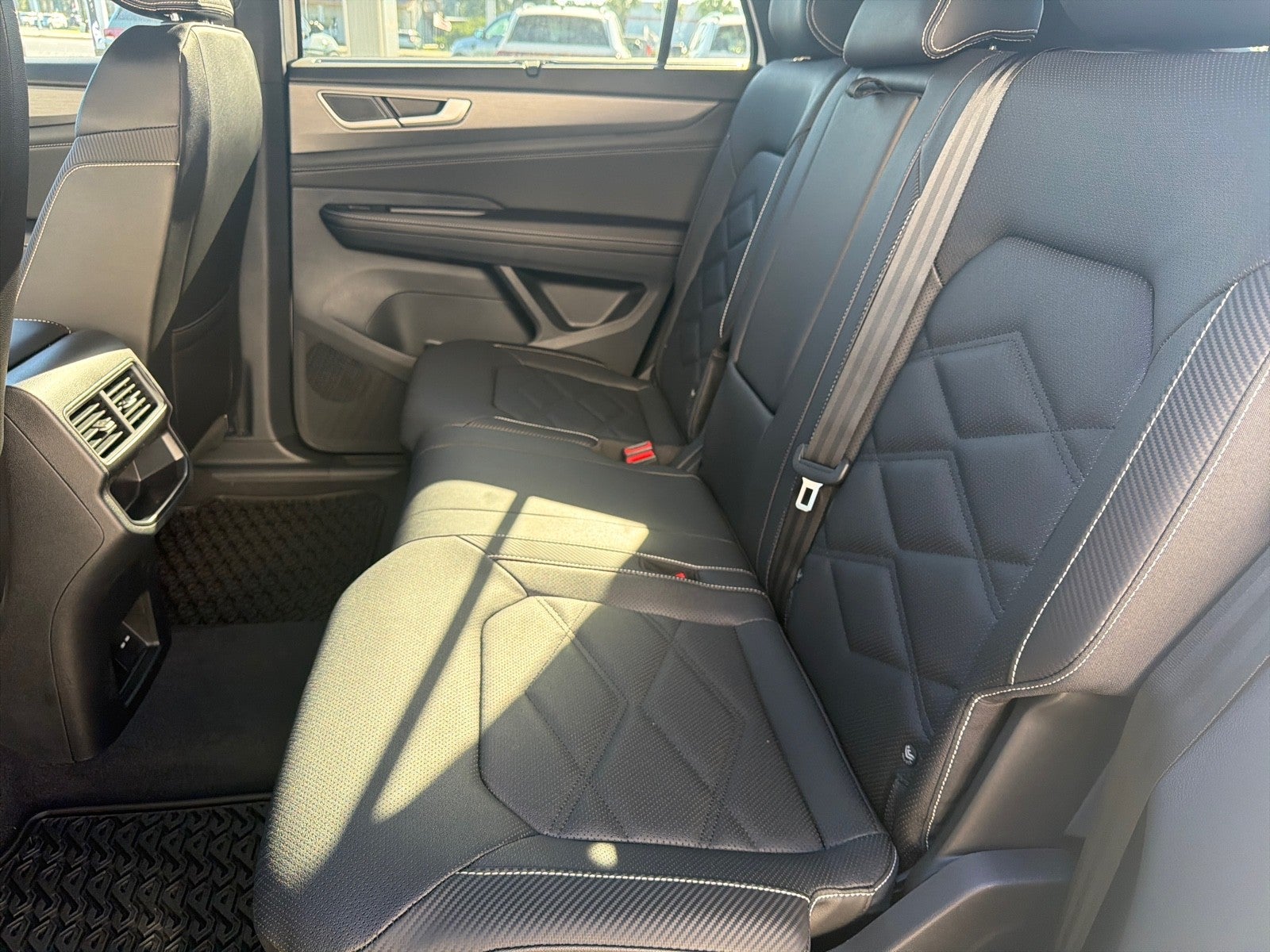 2026 Volkswagen Atlas Cross Sport 2.0T SE w/Technology FWD
