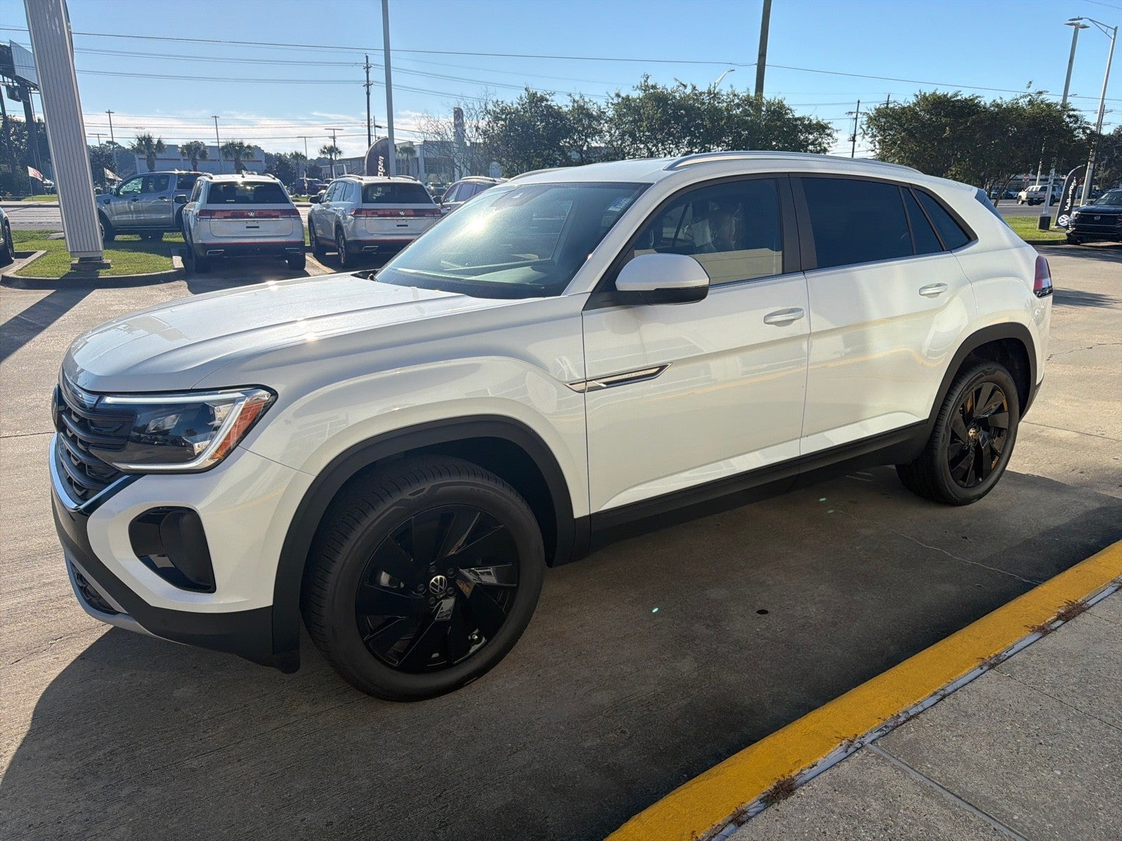 2026 Volkswagen Atlas Cross Sport 2.0T SE w/Technology FWD