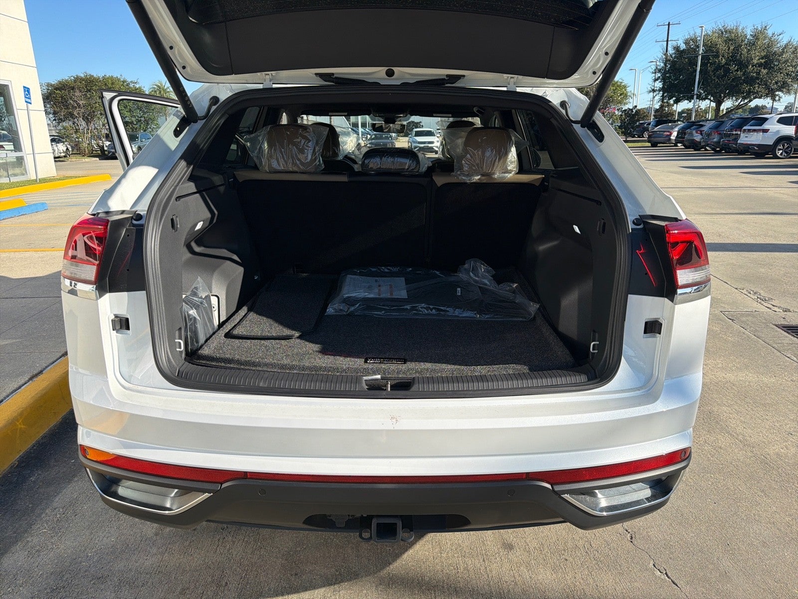 2026 Volkswagen Atlas Cross Sport 2.0T SE w/Technology FWD
