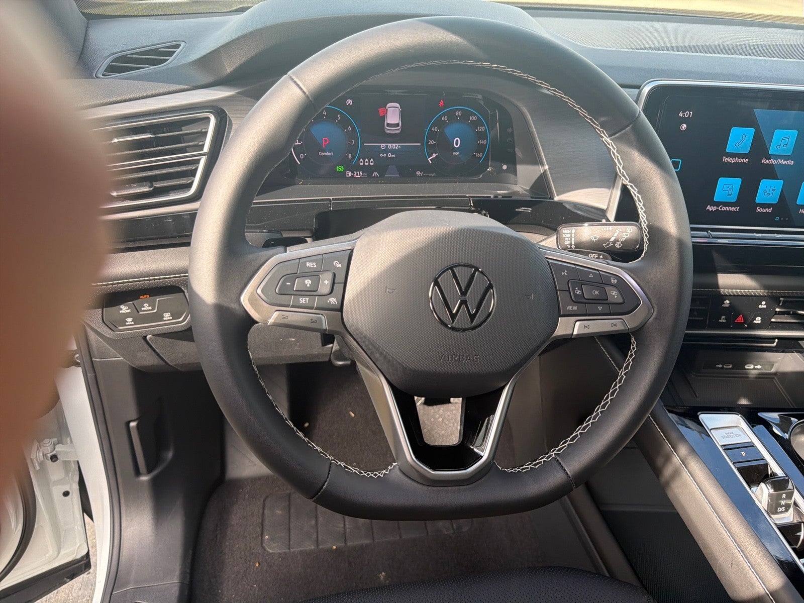 2026 Volkswagen Atlas Cross Sport 2.0T SE w/Technology FWD