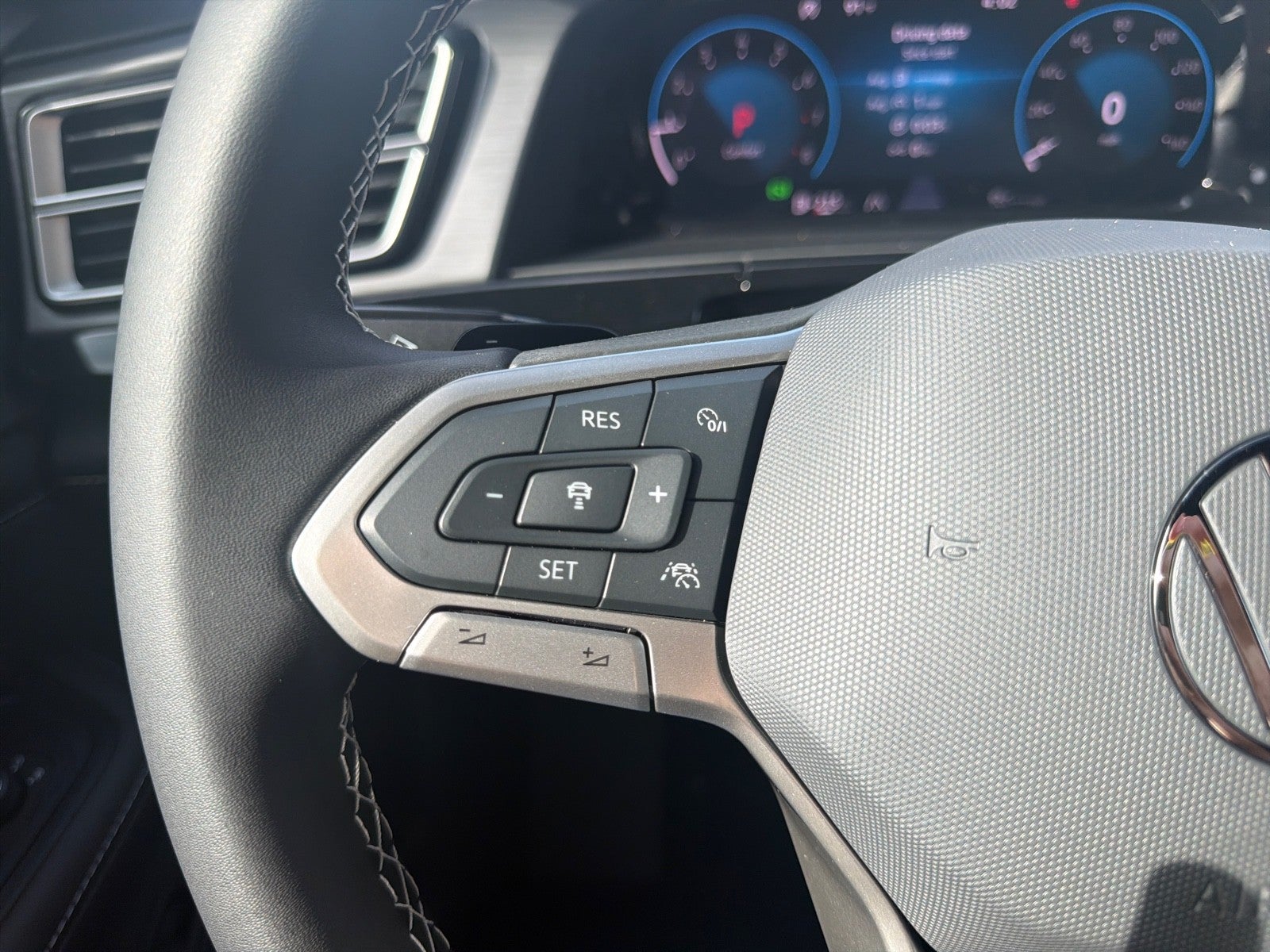 2026 Volkswagen Atlas Cross Sport 2.0T SE w/Technology FWD
