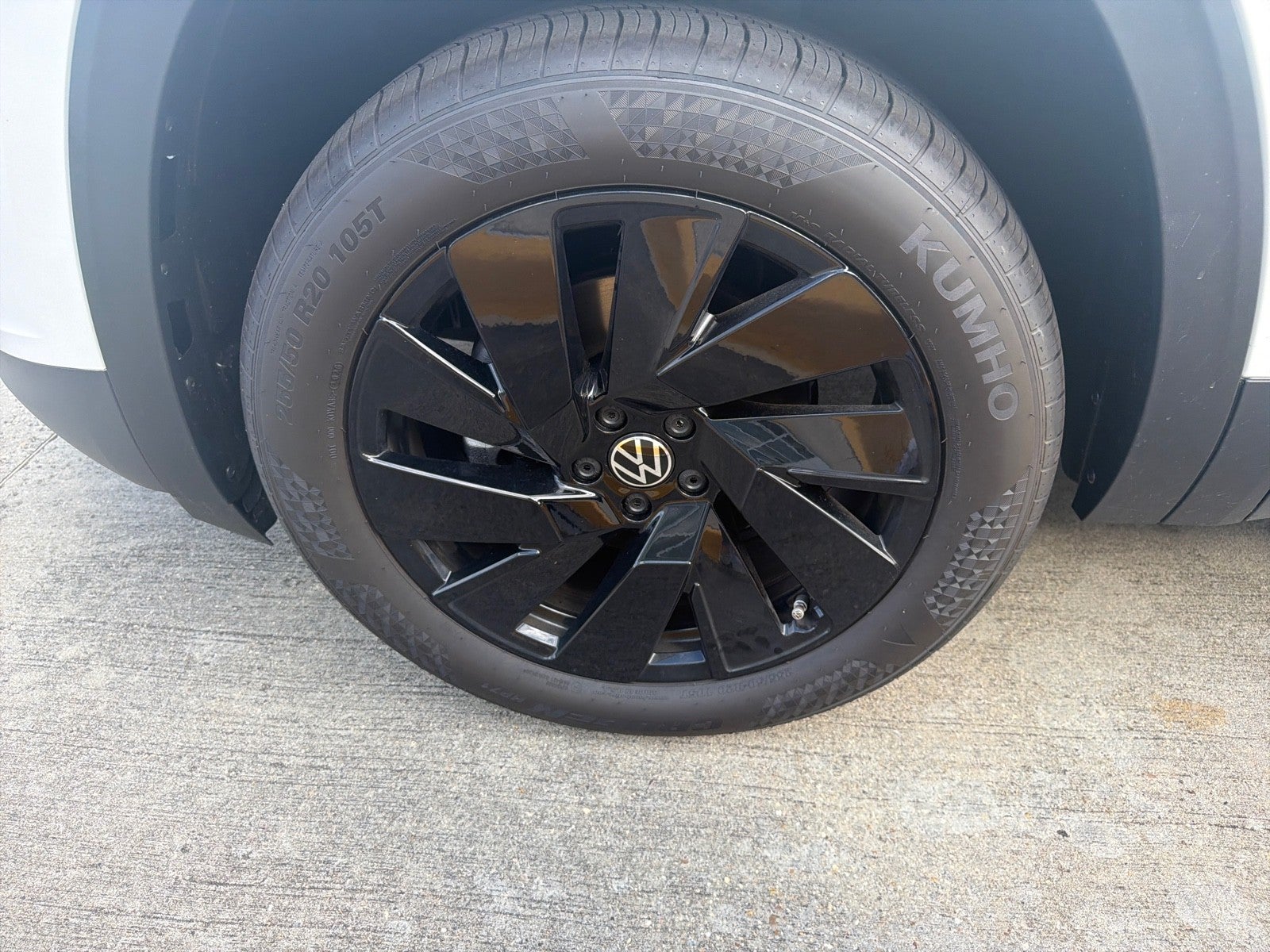 2026 Volkswagen Atlas Cross Sport 2.0T SE w/Technology FWD