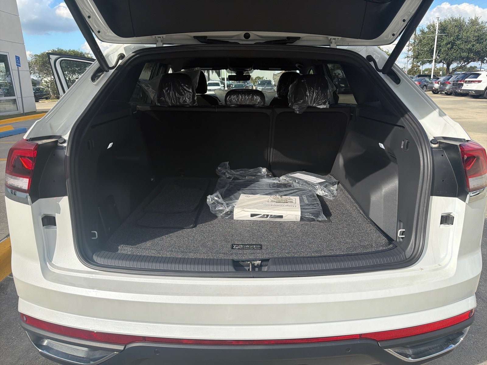 2026 Volkswagen Atlas Cross Sport 2.0T SE w/Technology FWD
