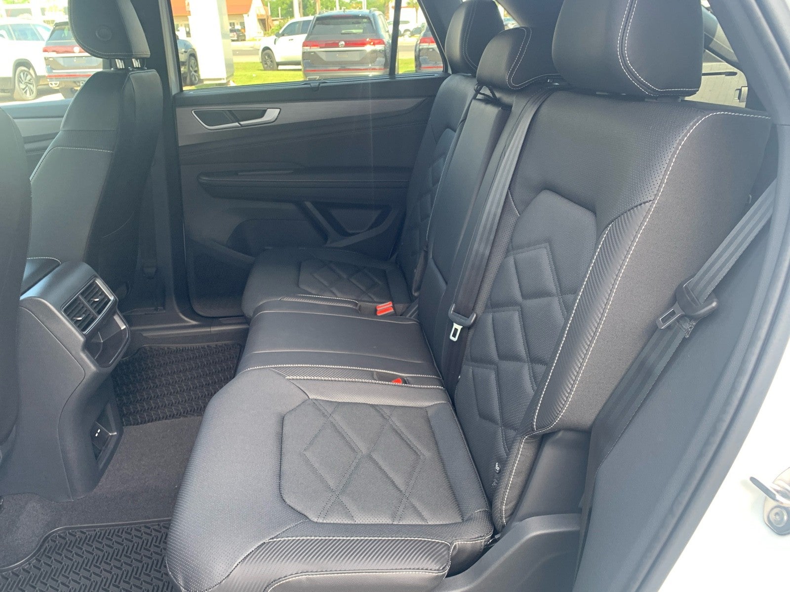 2026 Volkswagen Atlas Cross Sport 2.0T SE w/Technology FWD