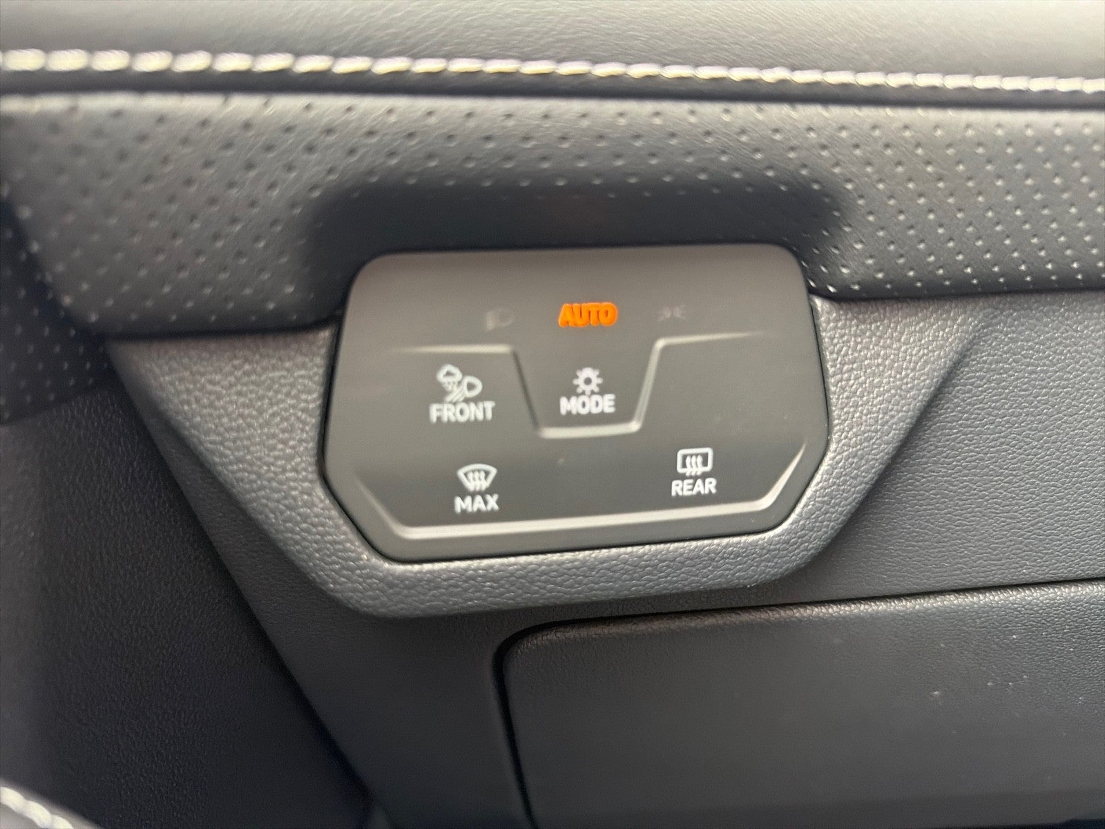 2026 Volkswagen Atlas Cross Sport 2.0T SE w/Technology FWD