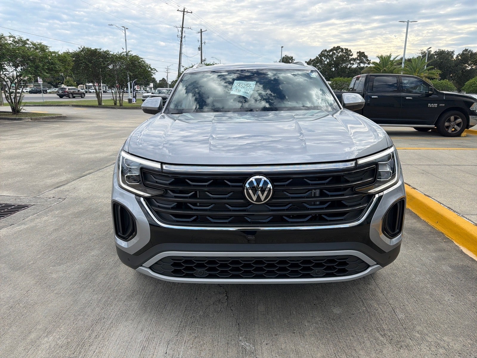 2026 Volkswagen Atlas Cross Sport 2.0T SE w/Technology FWD