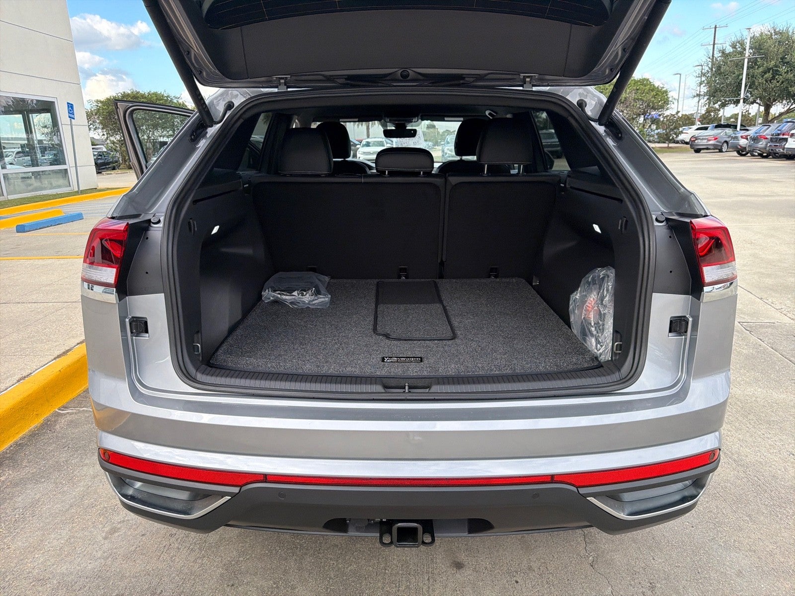 2026 Volkswagen Atlas Cross Sport 2.0T SE w/Technology FWD