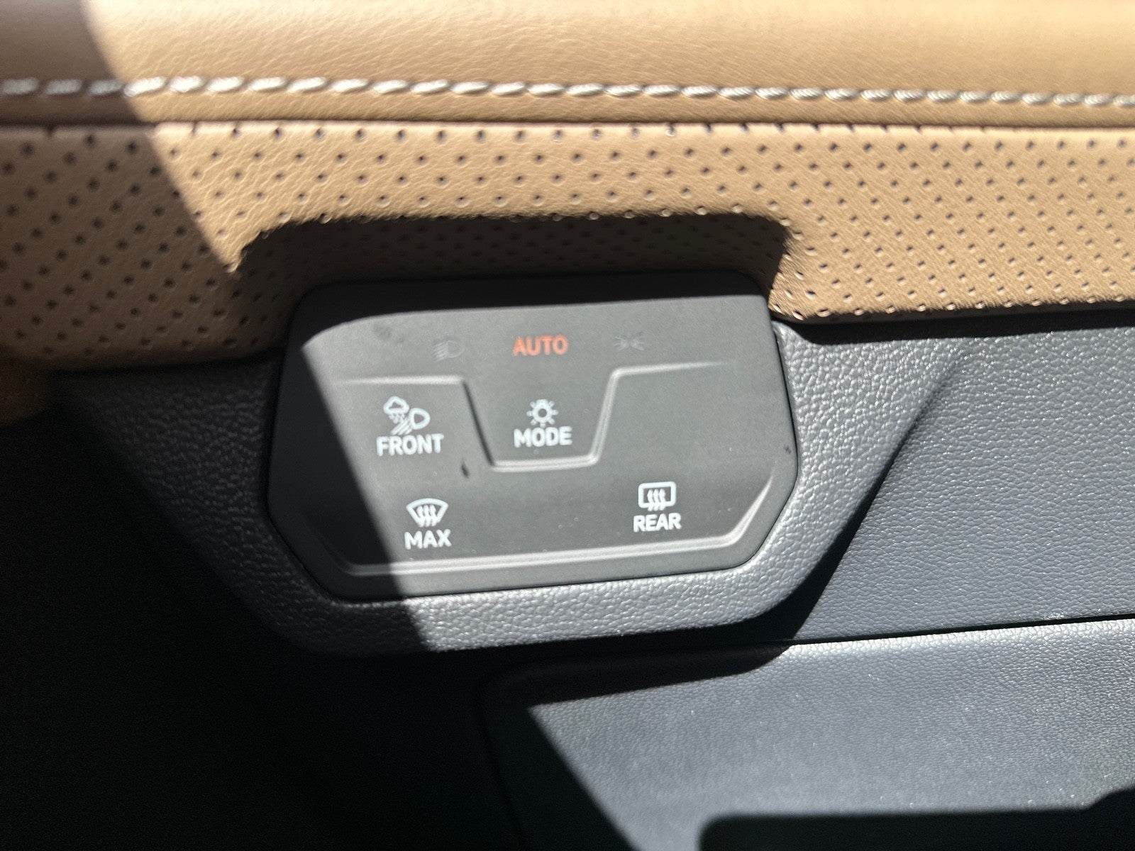 2026 Volkswagen Atlas Cross Sport 2.0T SE w/Technology FWD