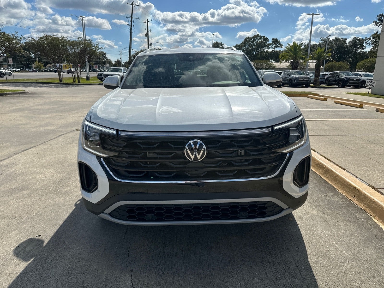 2026 Volkswagen Atlas Cross Sport 2.0T SE w/Technology FWD