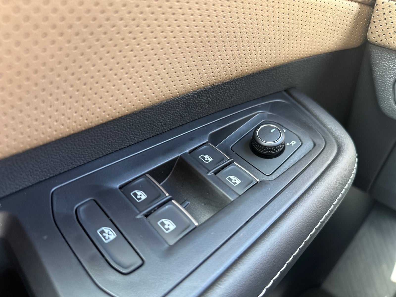 2026 Volkswagen Atlas Cross Sport 2.0T SE w/Technology FWD