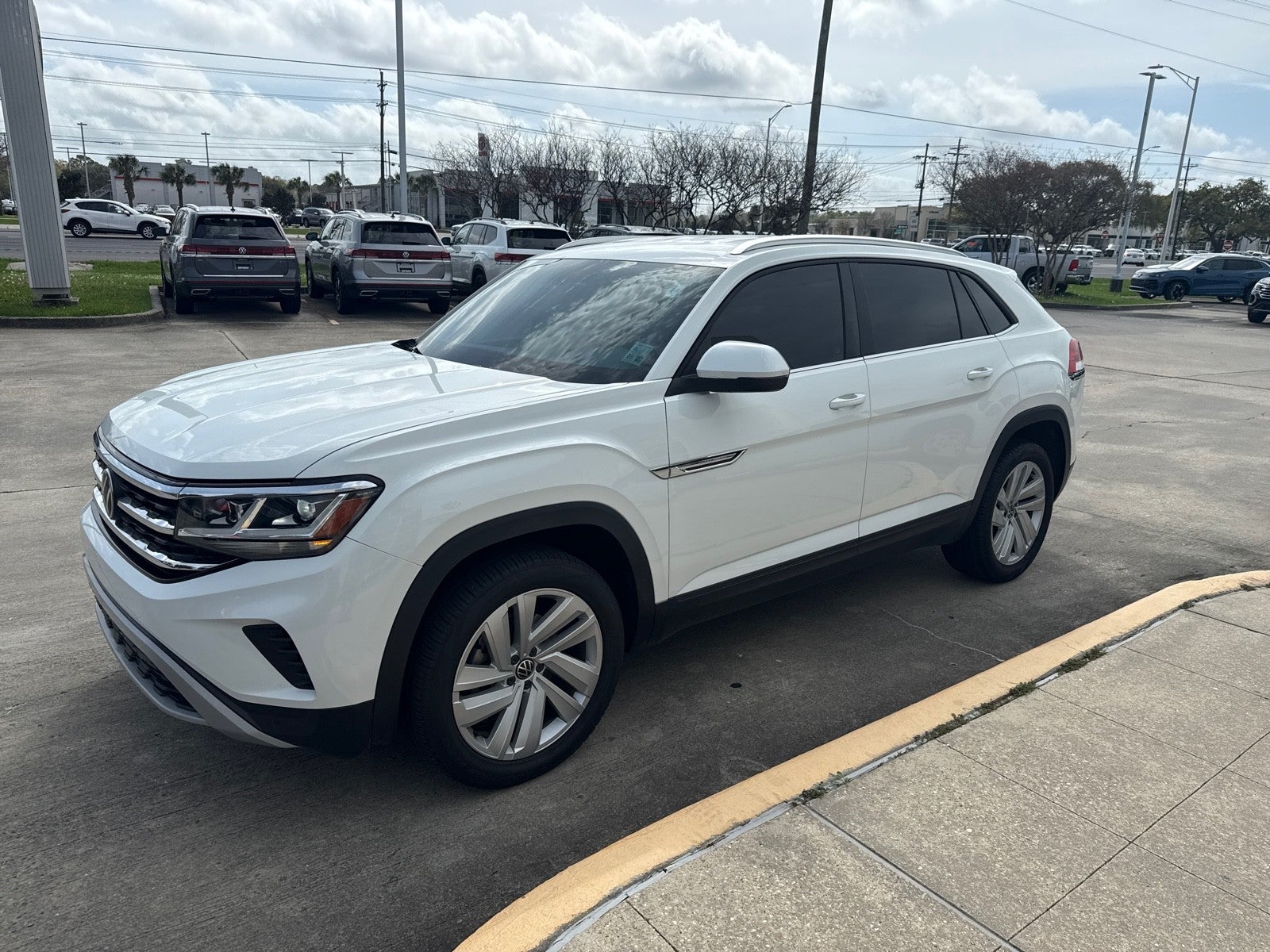 2023 Volkswagen Atlas Cross Sport 3.6L V6 SE w/Technology FWD