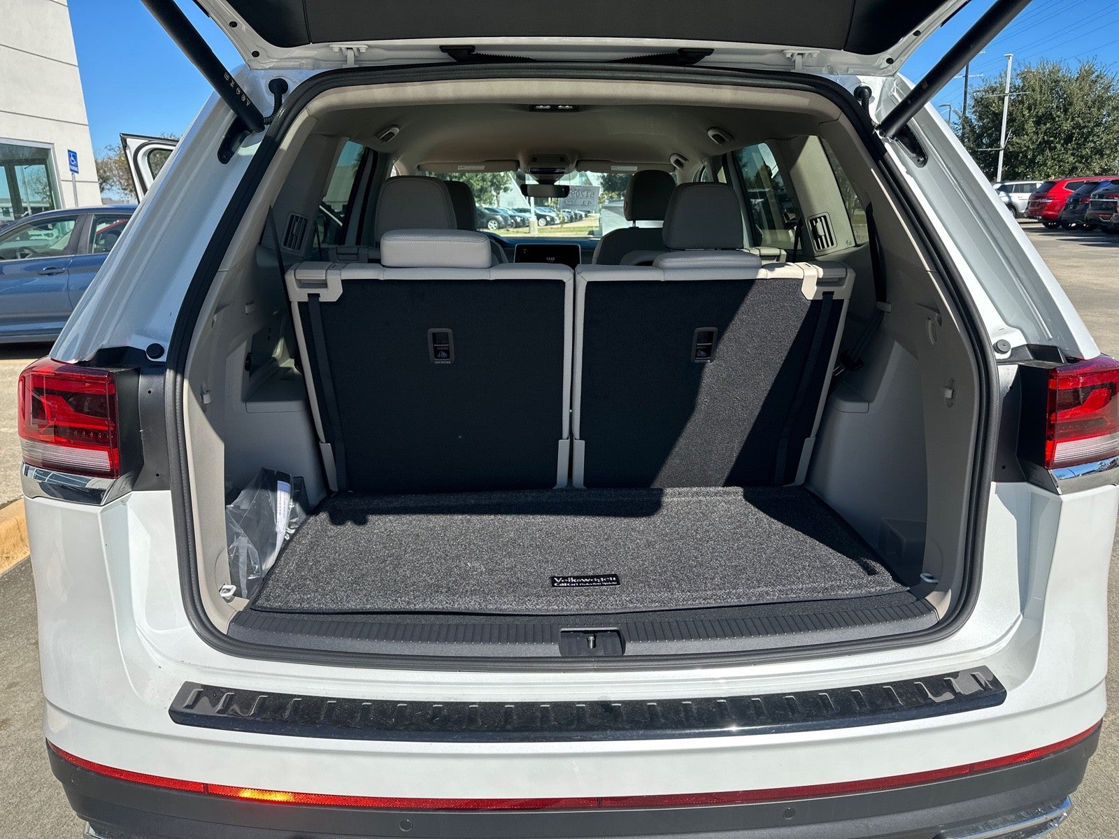 2026 Volkswagen Atlas 2.0T SE w/Technology FWD