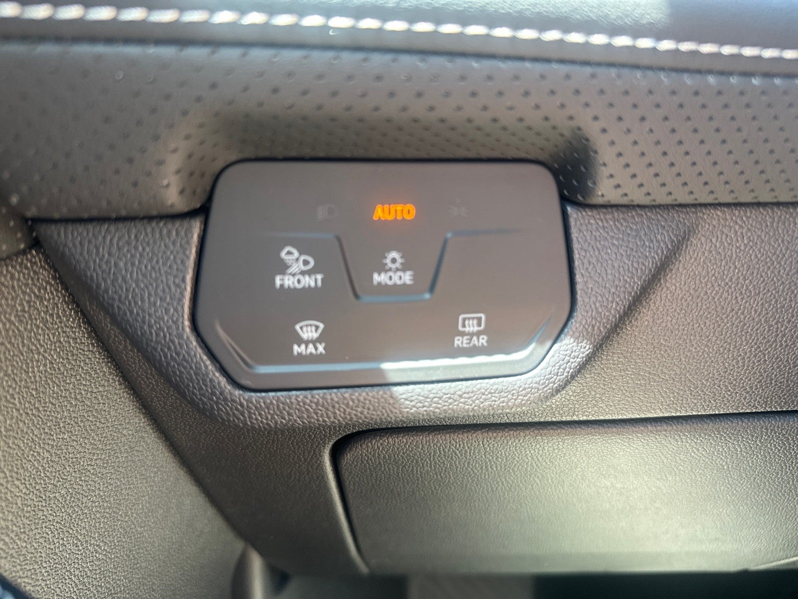 2026 Volkswagen Atlas 2.0T SE w/Technology FWD