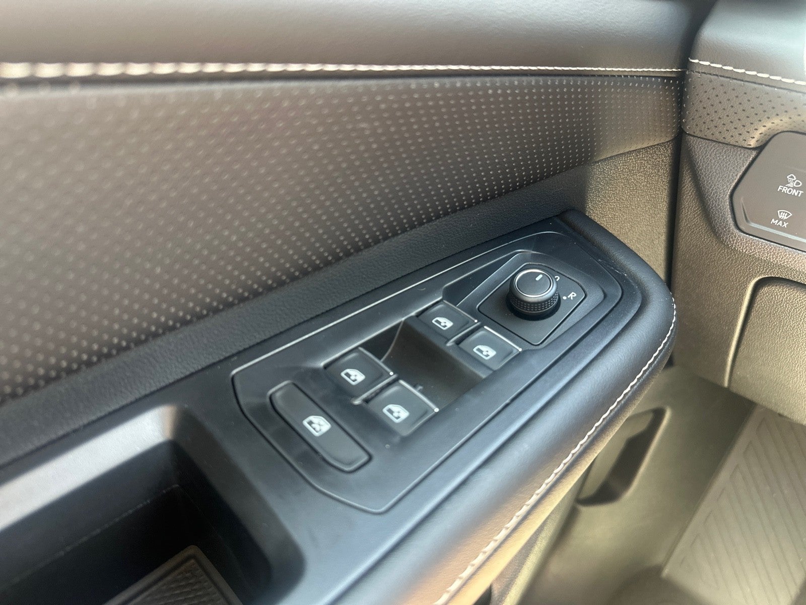 2026 Volkswagen Atlas 2.0T SE w/Technology FWD