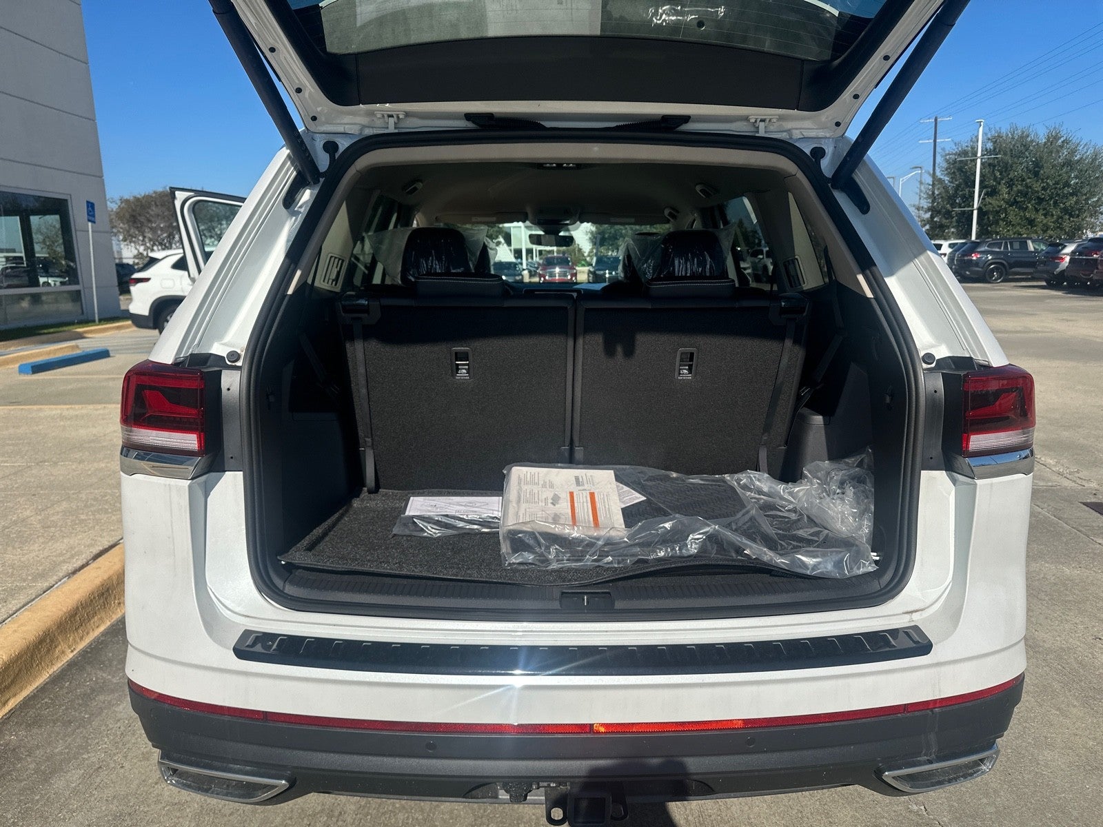 2026 Volkswagen Atlas 2.0T SE w/Technology FWD