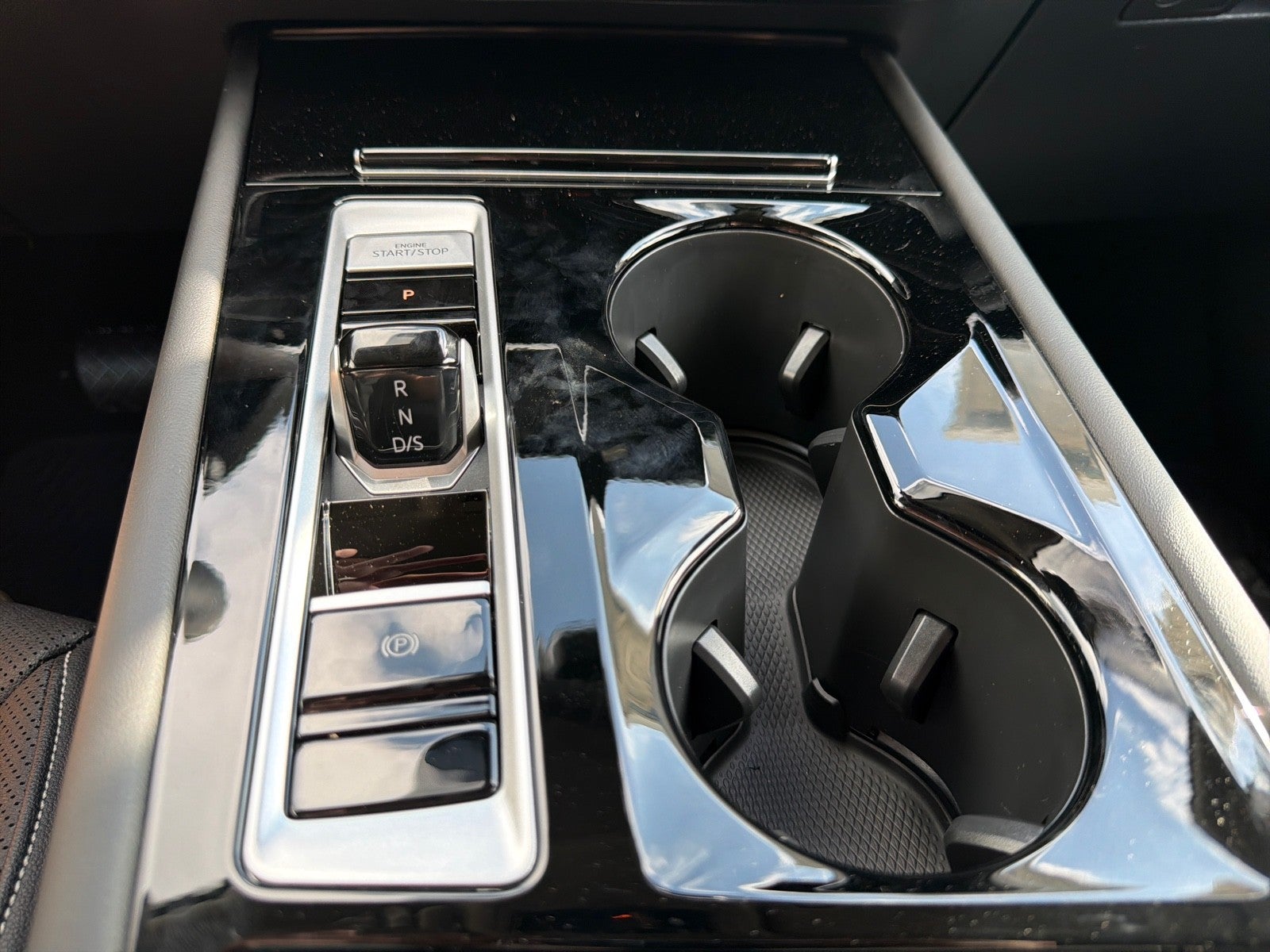 2026 Volkswagen Atlas 2.0T SE w/Technology FWD