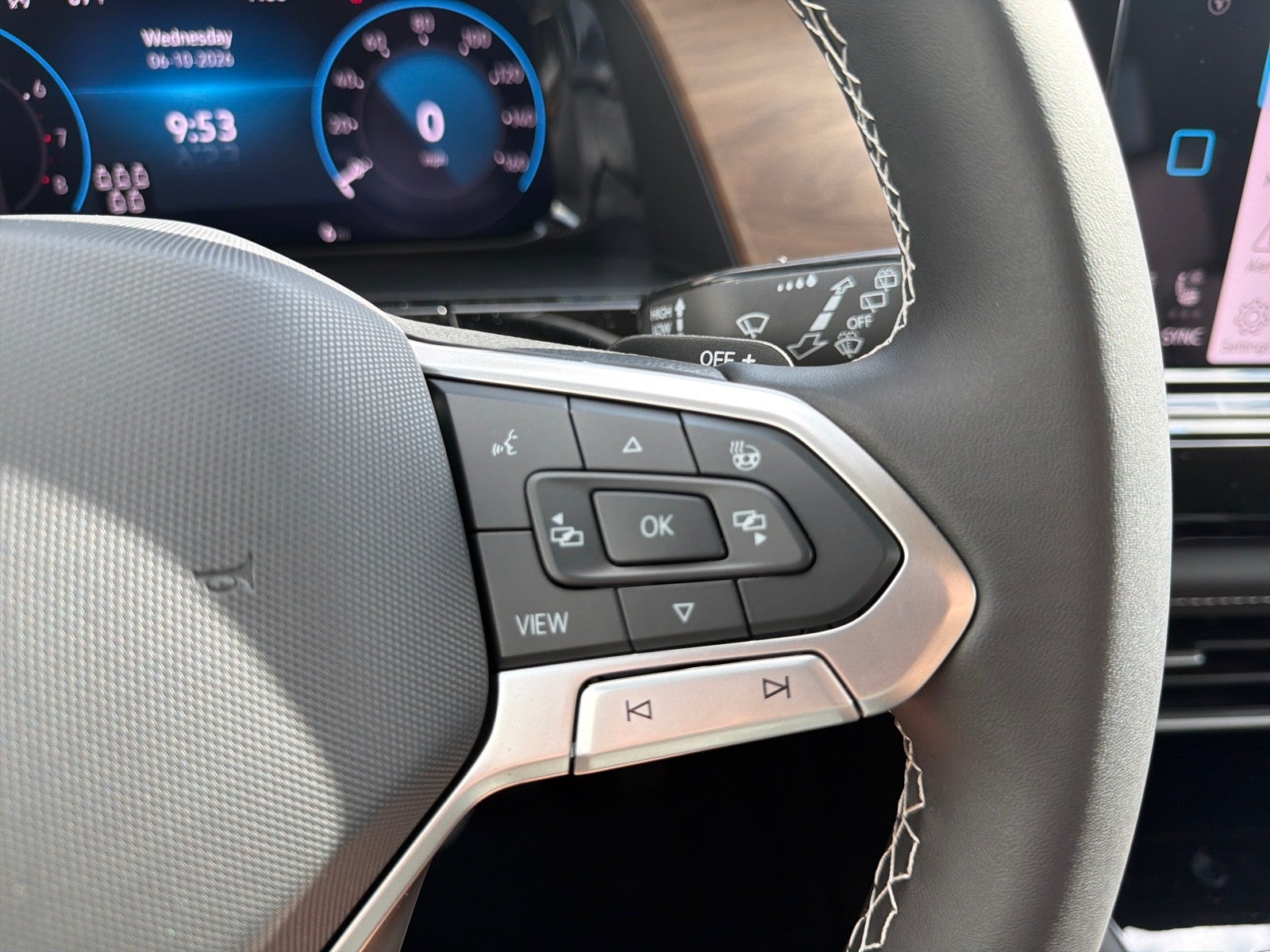 2026 Volkswagen Atlas 2.0T SE w/Technology FWD