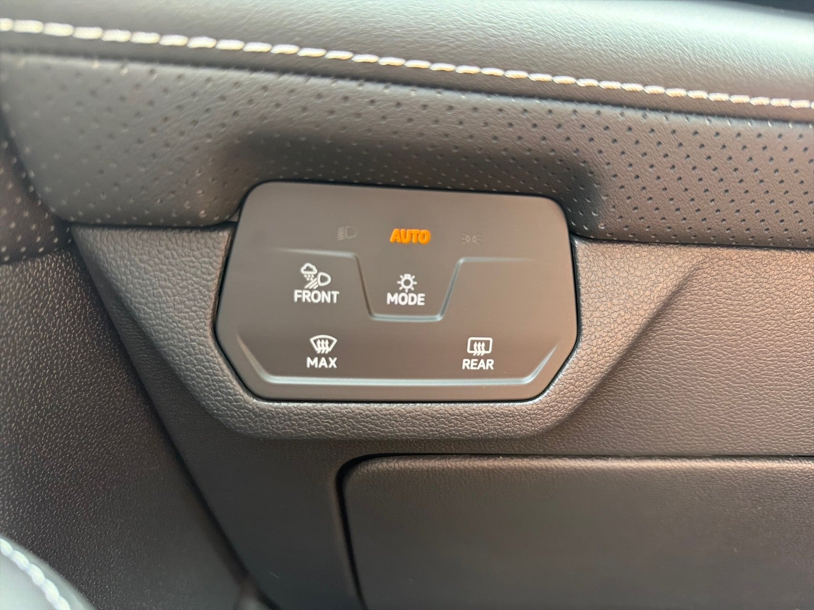 2026 Volkswagen Atlas 2.0T SE w/Technology FWD