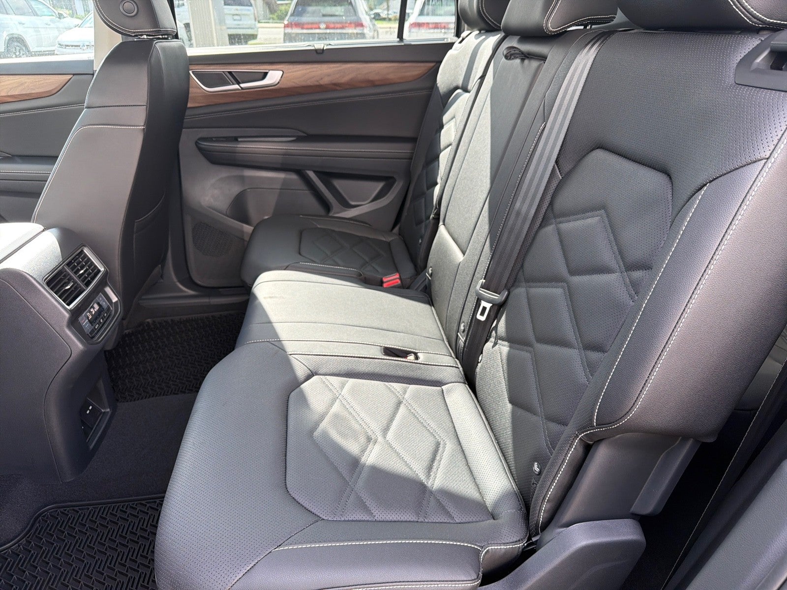 2026 Volkswagen Atlas 2.0T SE w/Technology FWD