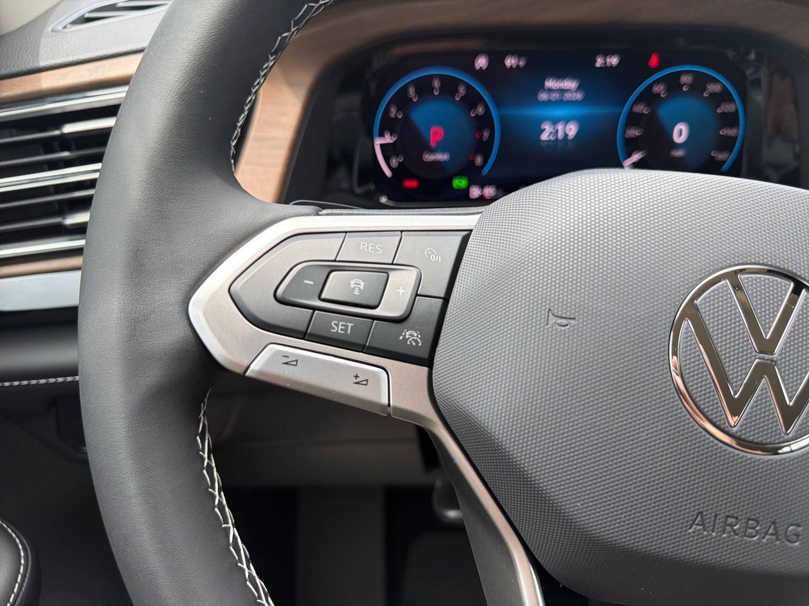 2026 Volkswagen Atlas 2.0T SE w/Technology FWD