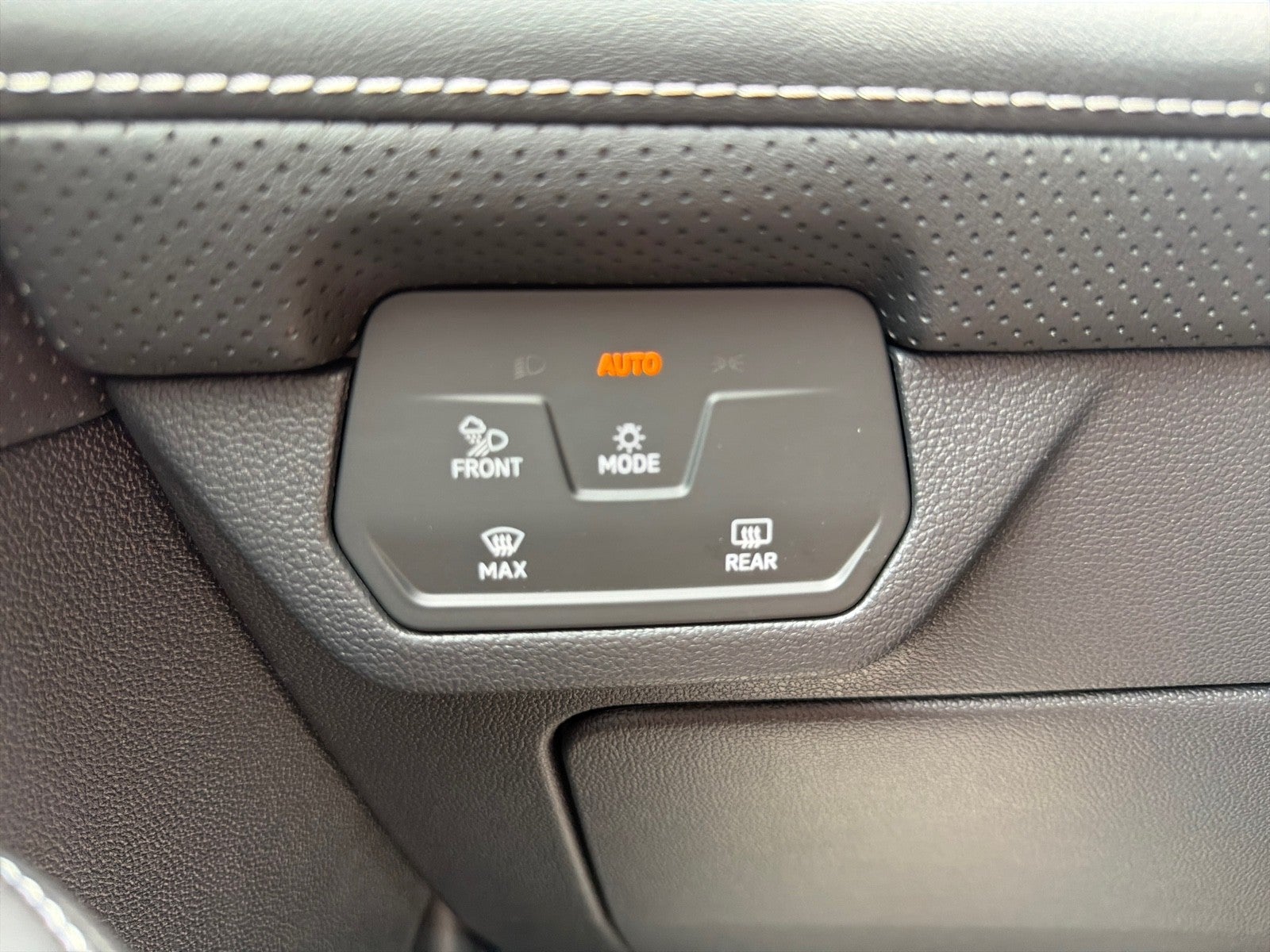 2026 Volkswagen Atlas 2.0T SE w/Technology FWD