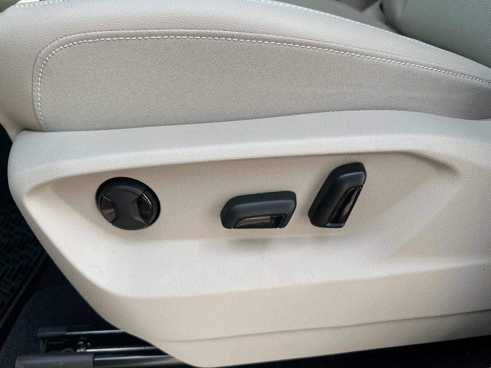 2026 Volkswagen Atlas 2.0T SE w/Technology FWD