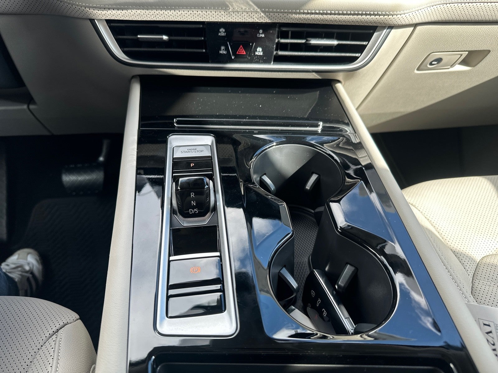 2026 Volkswagen Atlas 2.0T SE w/Technology FWD