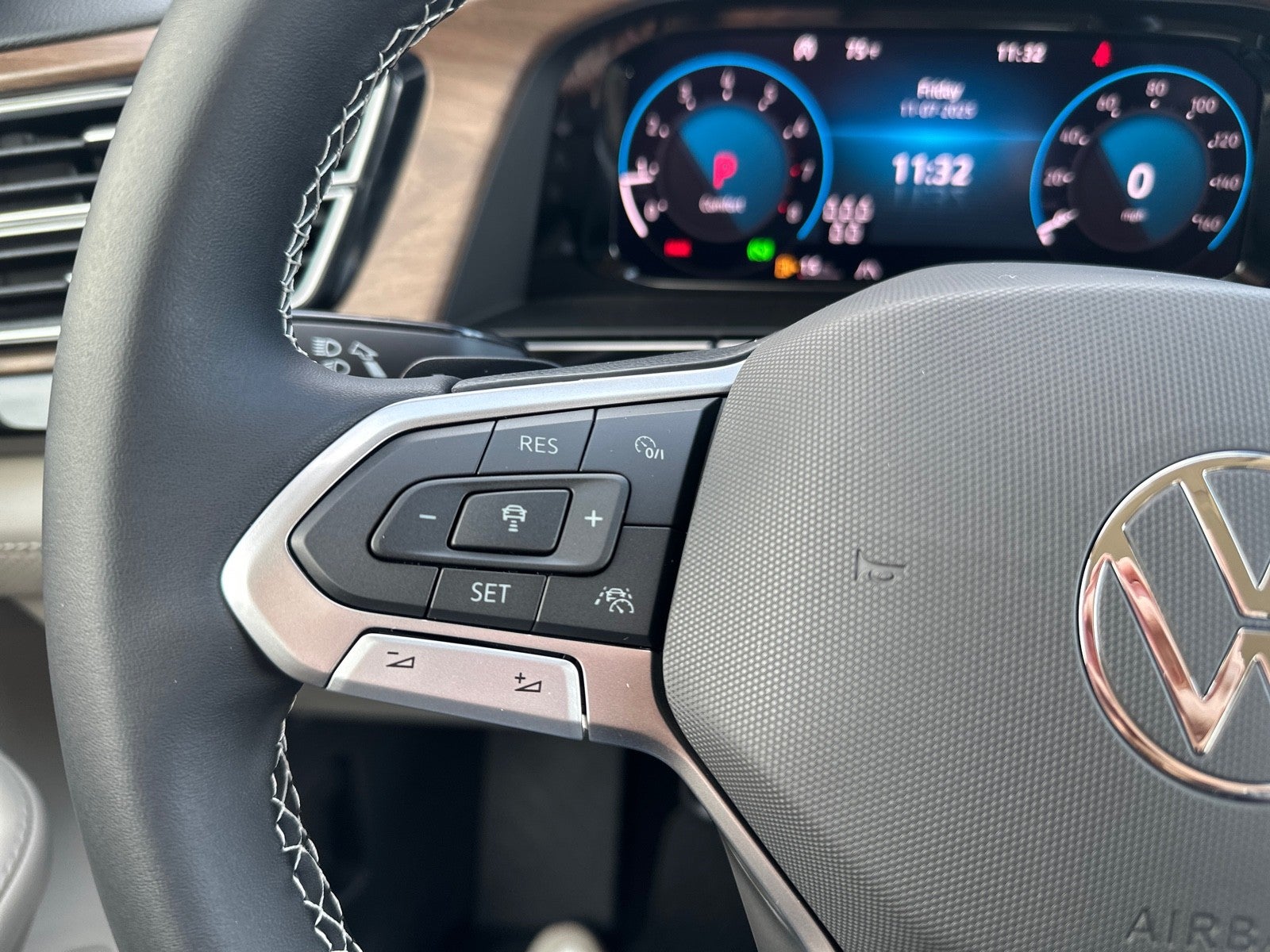 2026 Volkswagen Atlas 2.0T SE w/Technology FWD