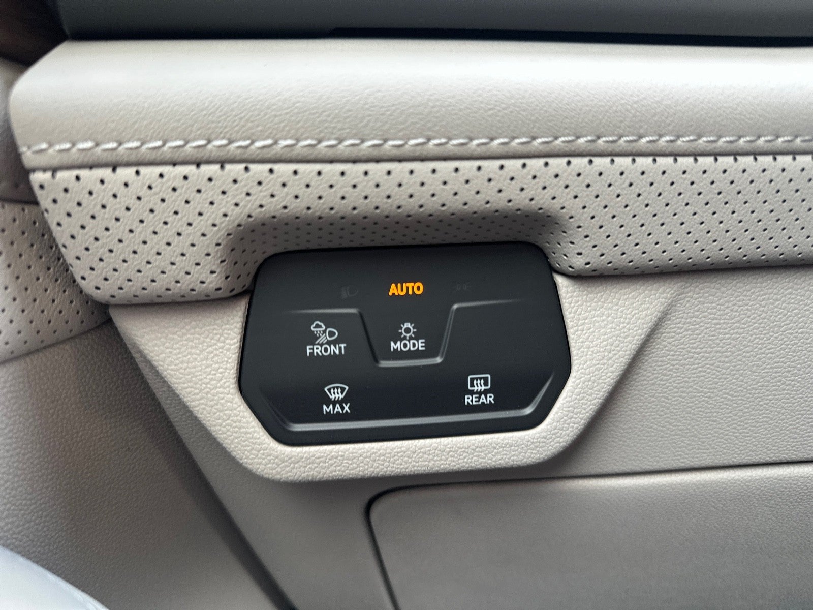 2026 Volkswagen Atlas 2.0T SE w/Technology FWD