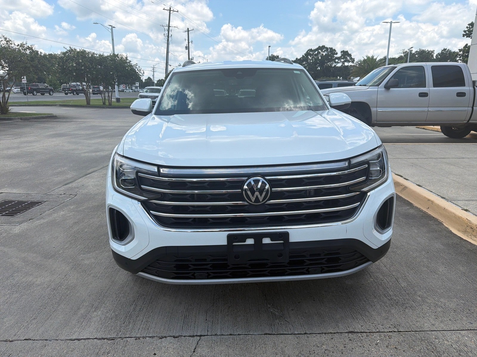 2024 Volkswagen Atlas 2.0T SE w/Technology FWD
