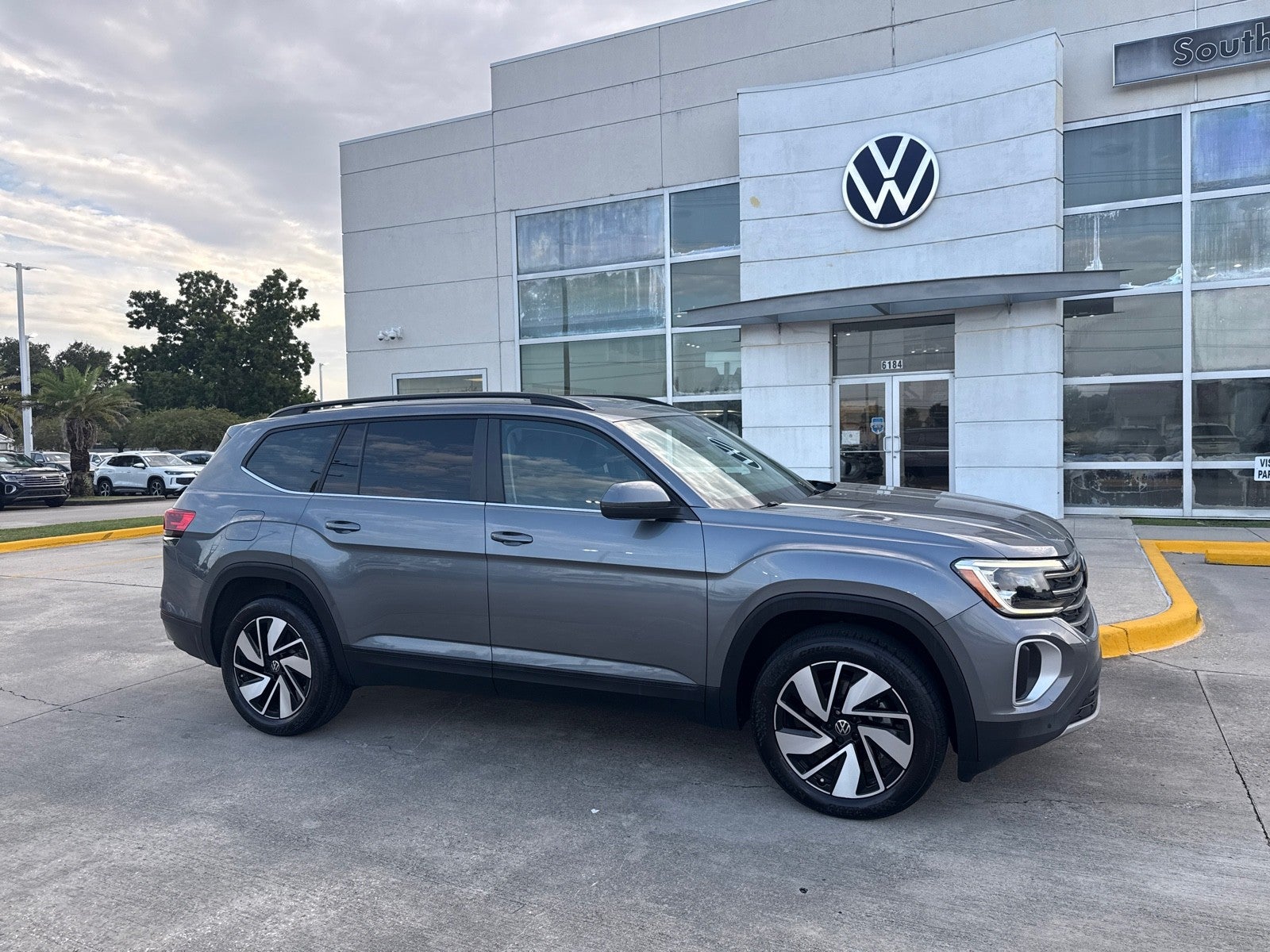2024 Volkswagen Atlas 2.0T SE W/Technology