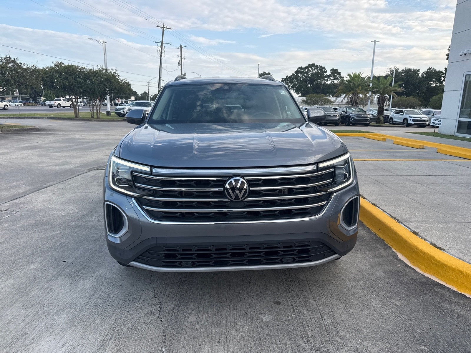 2024 Volkswagen Atlas 2.0T SE w/Technology FWD
