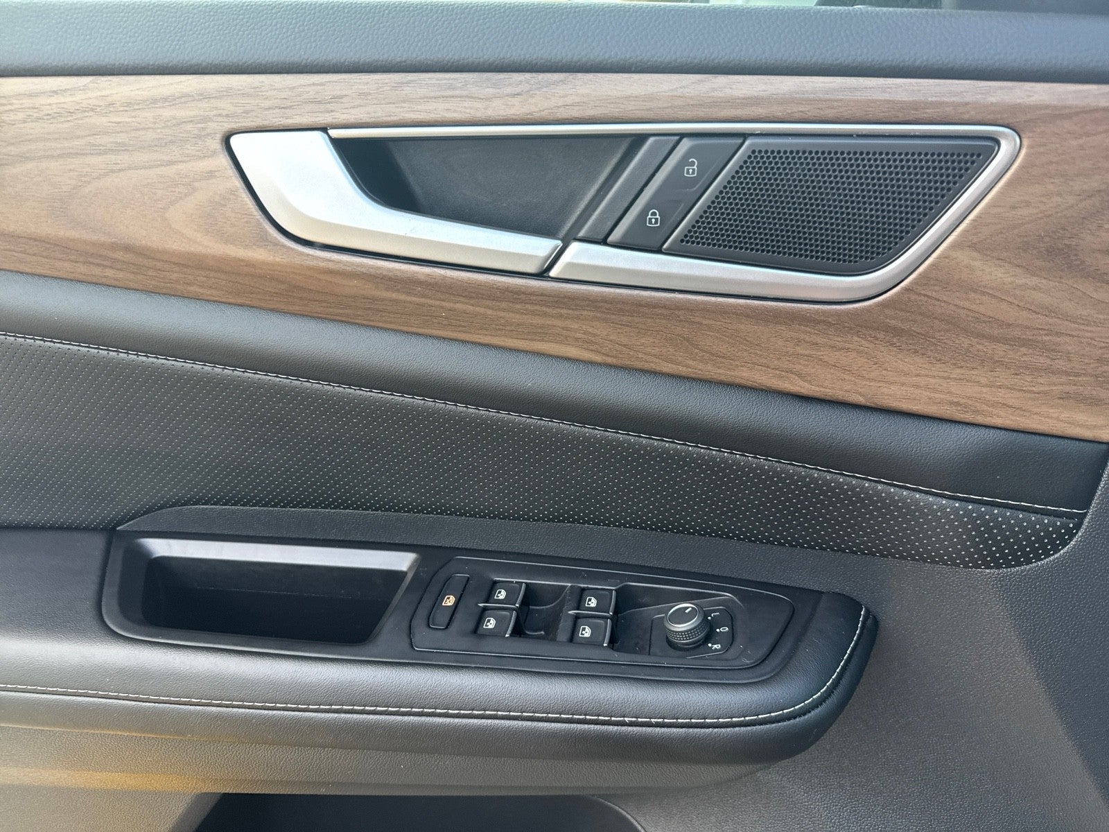 2024 Volkswagen Atlas 2.0T SE w/Technology FWD