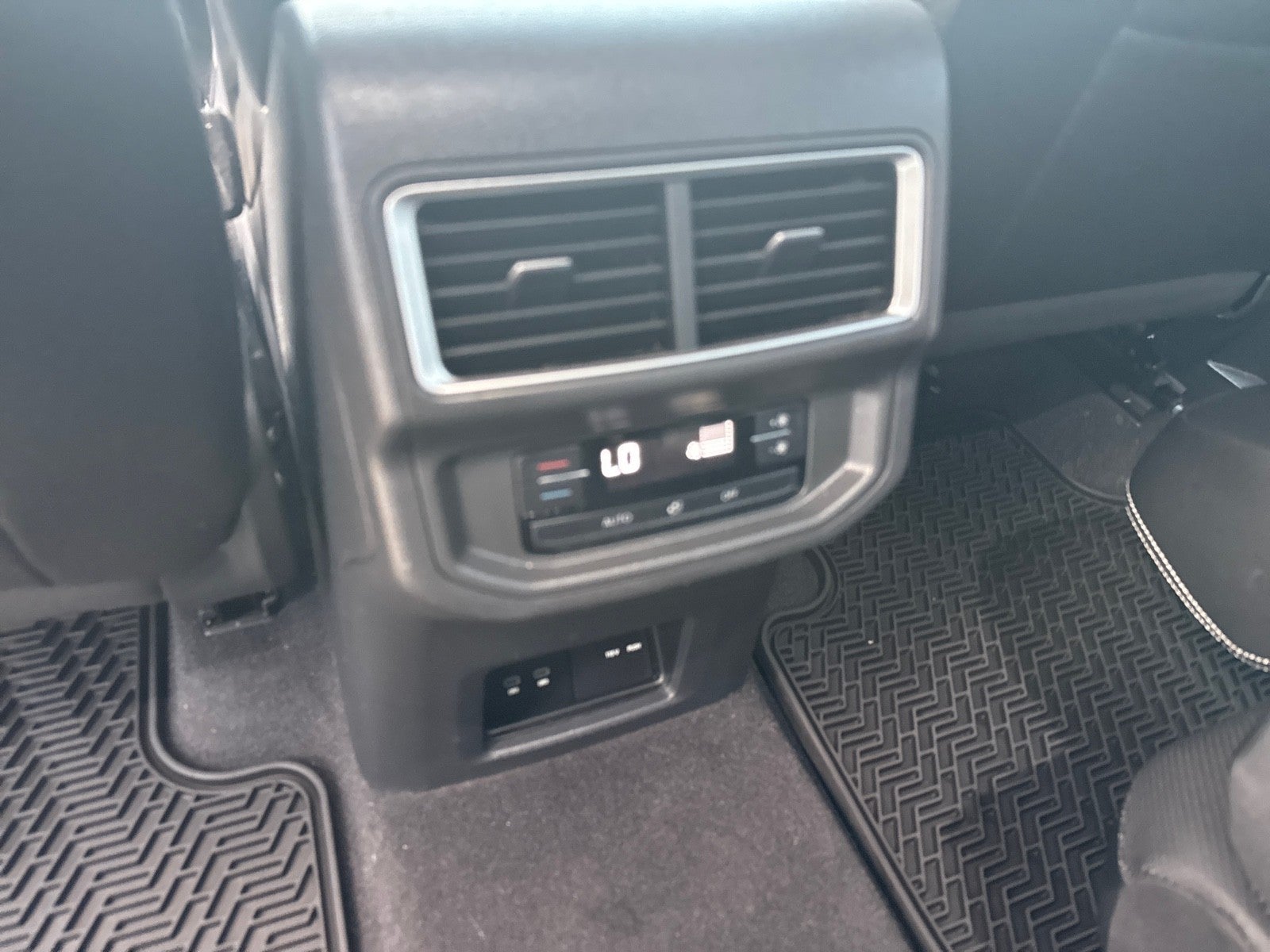 2024 Volkswagen Atlas 2.0T SE w/Technology FWD