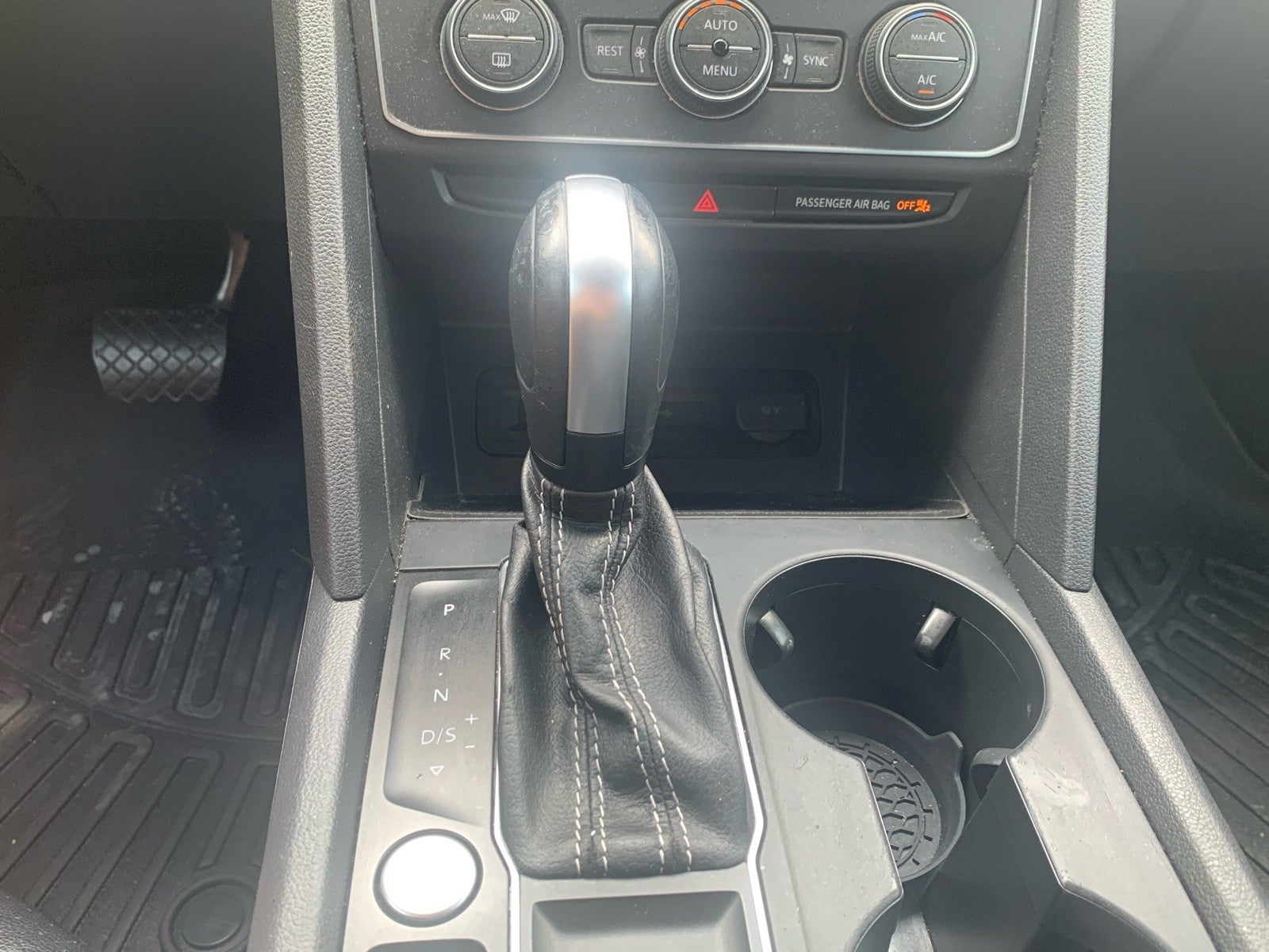 2021 Volkswagen Atlas 2021.5 3.6L V6 SE w/Technology FWD