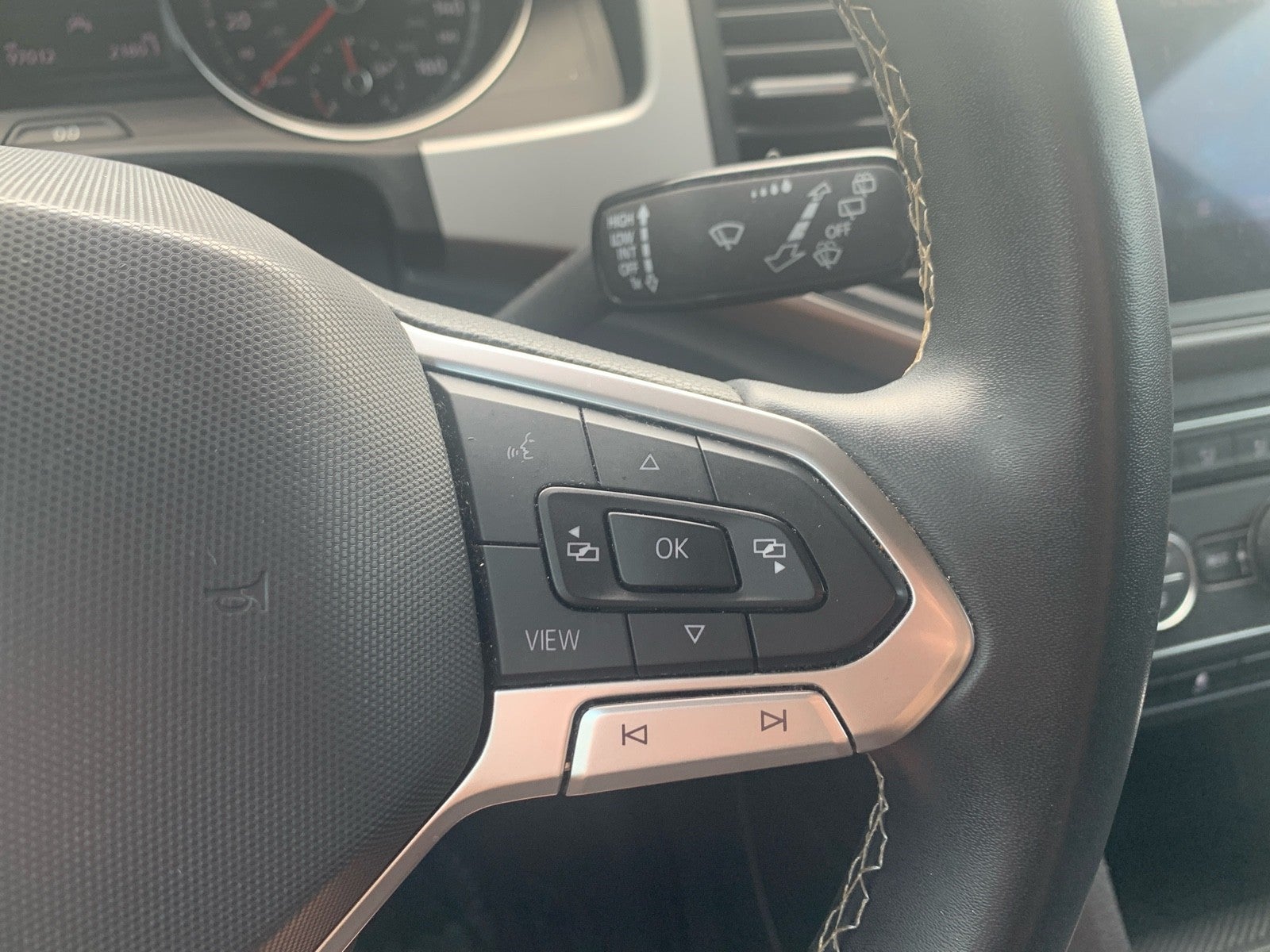 2021 Volkswagen Atlas 2021.5 3.6L V6 SE w/Technology FWD