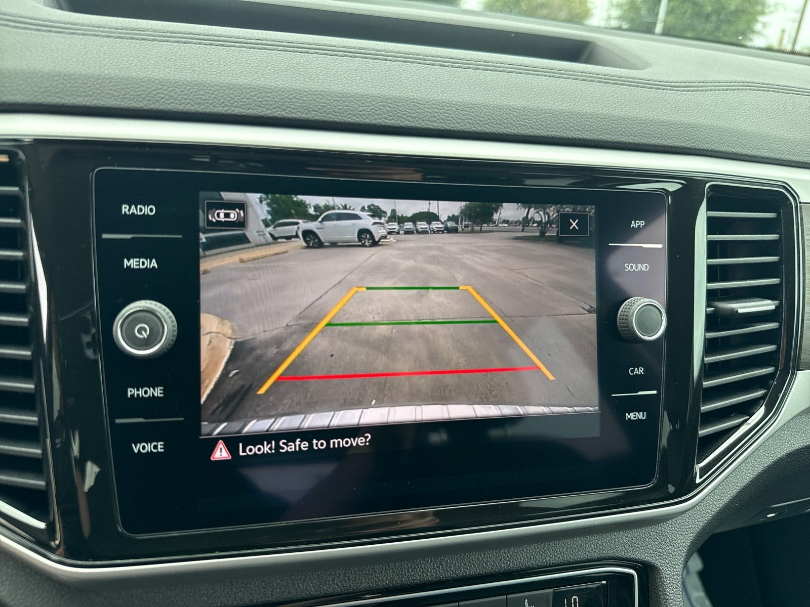 2022 Volkswagen Atlas 3.6L V6 SE w/Technology FWD