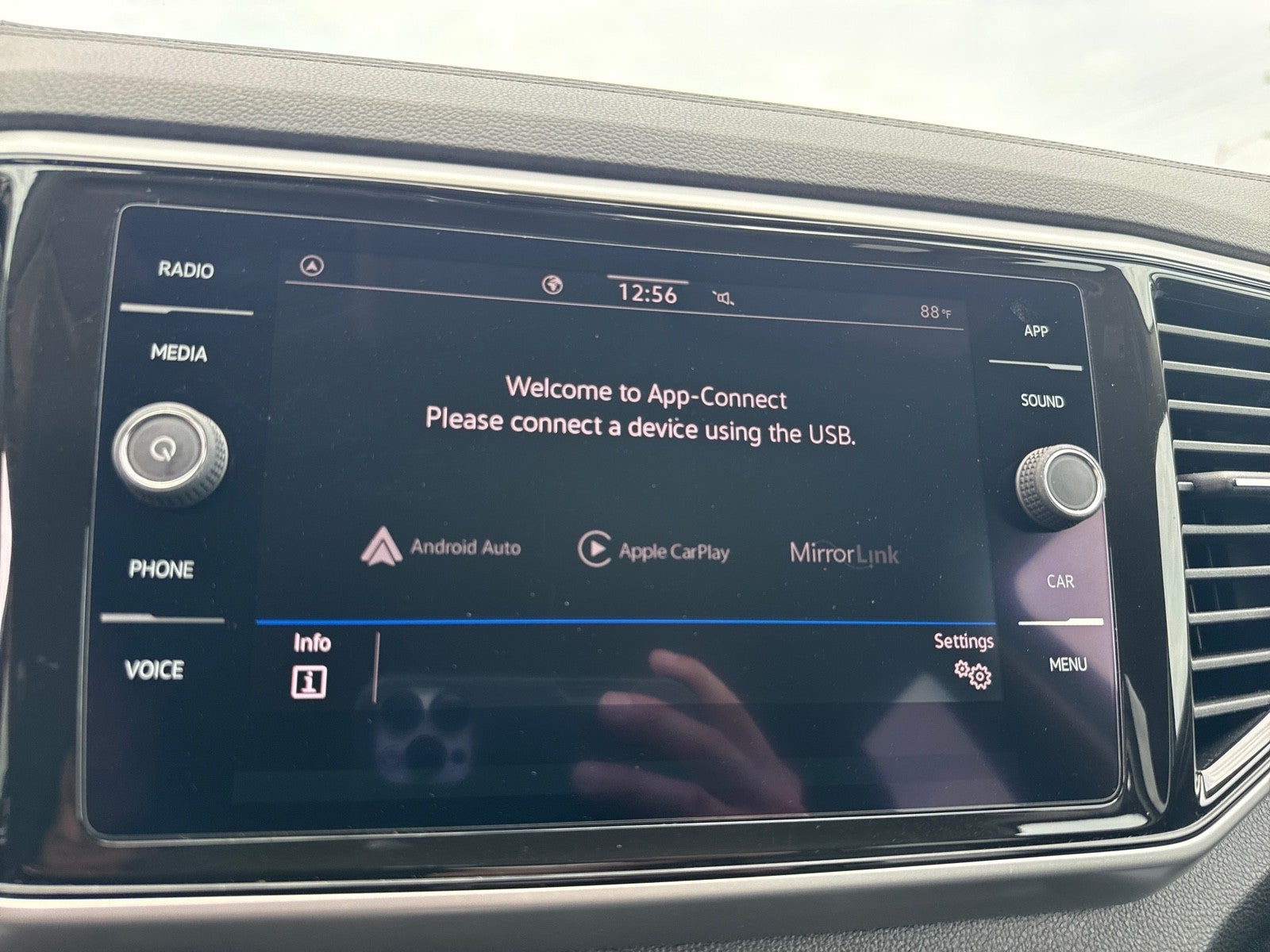2022 Volkswagen Atlas 3.6L V6 SE w/Technology FWD