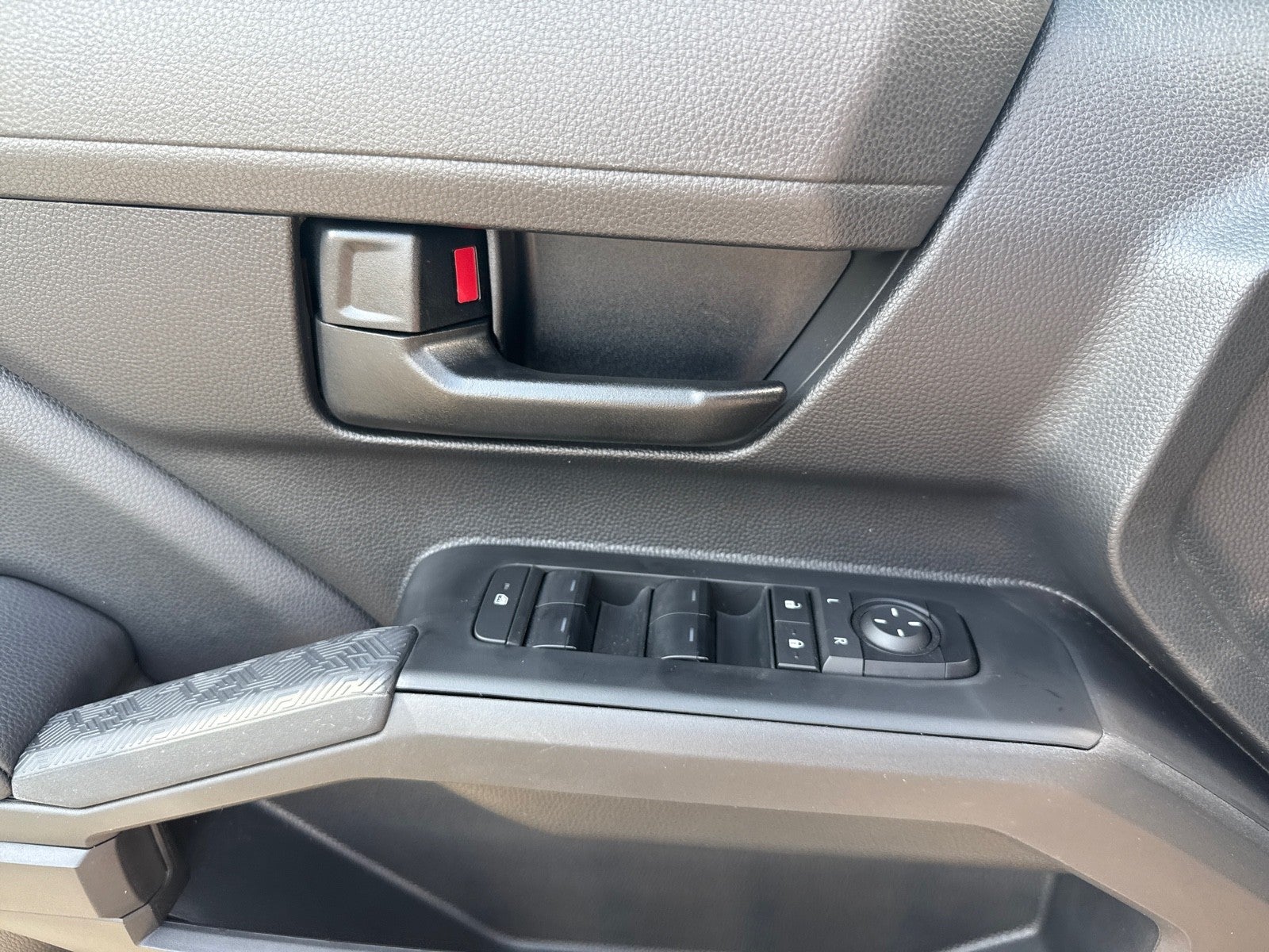 2025 Toyota Tacoma 4WD SR Double Cab 5' Bed AT (Natl)