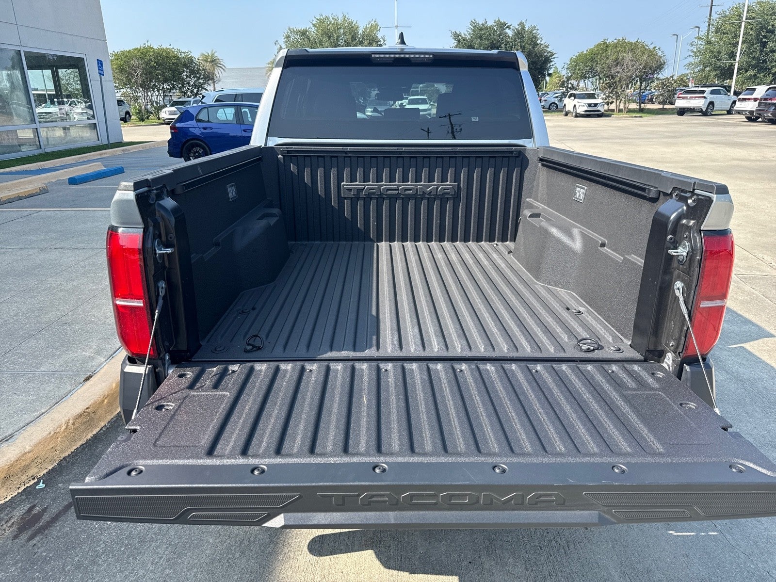 2025 Toyota Tacoma 4WD SR Double Cab 5' Bed AT (Natl)
