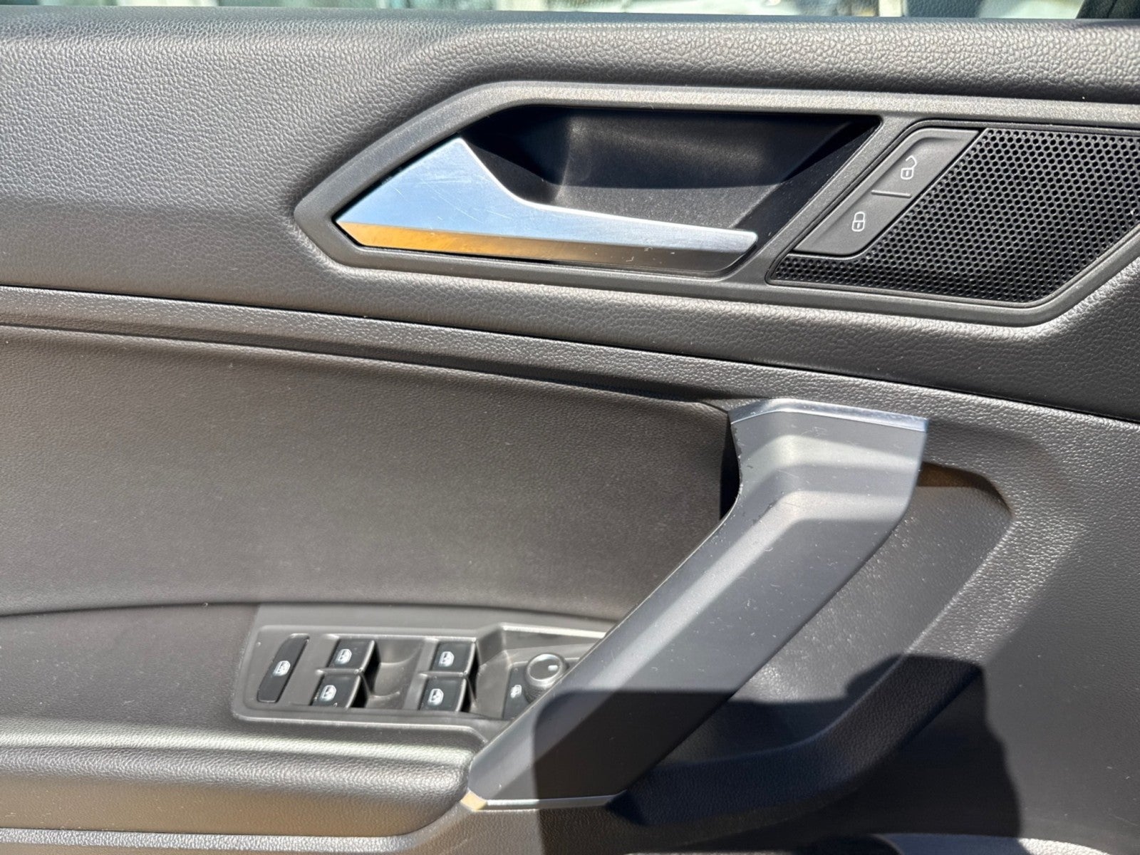 2020 Volkswagen Tiguan 2.0T SE FWD