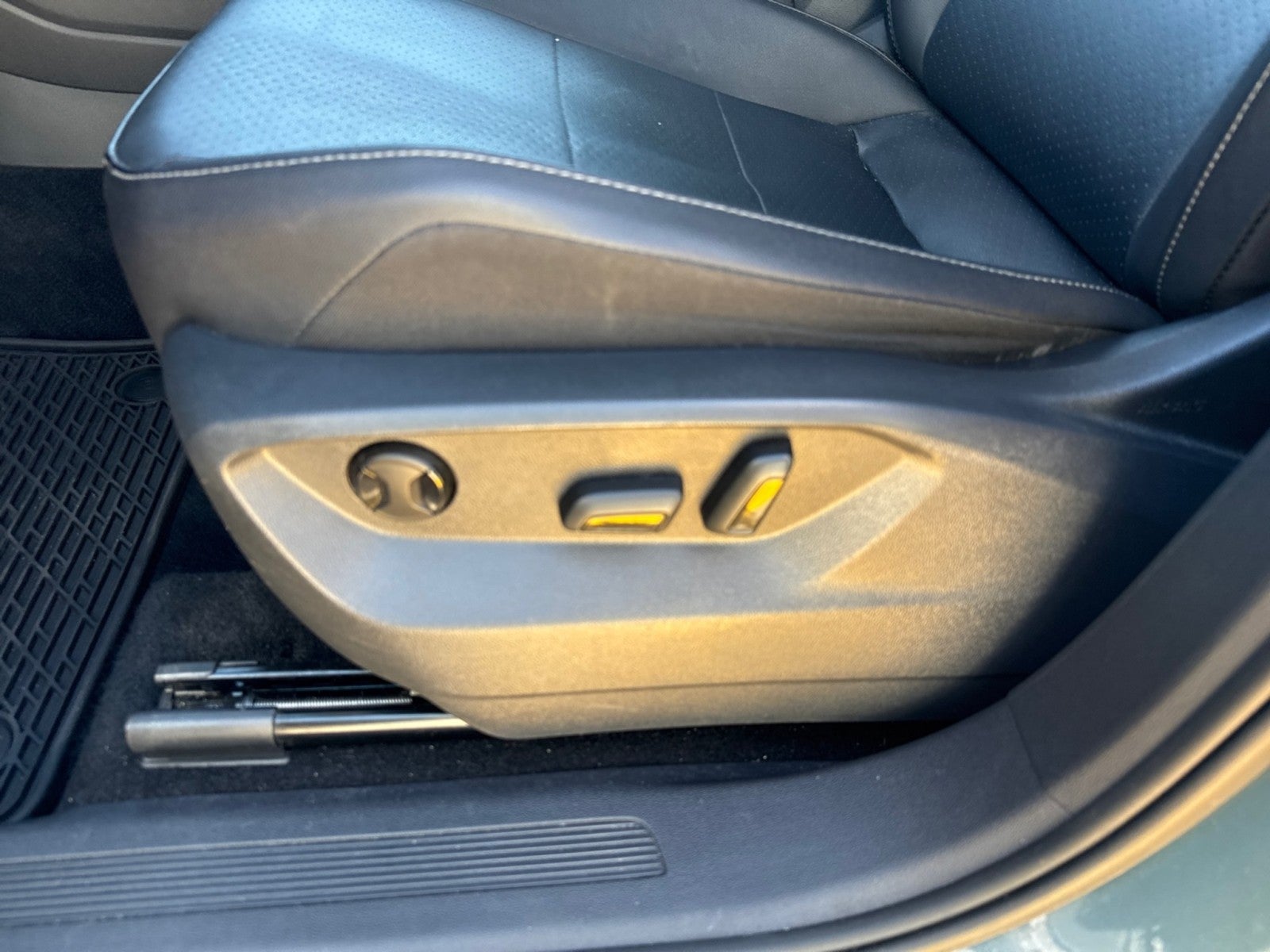 2020 Volkswagen Tiguan 2.0T SE FWD