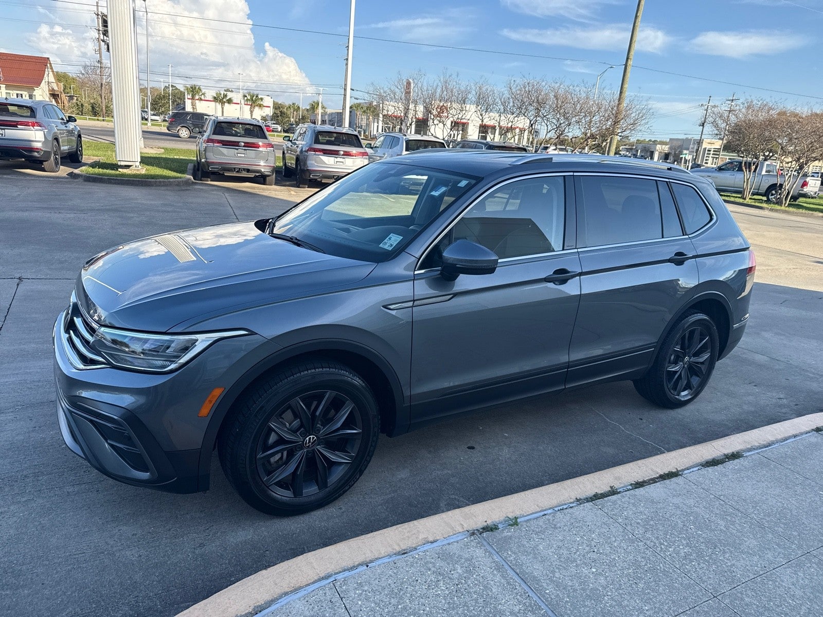 2023 Volkswagen Tiguan 2.0T SE FWD