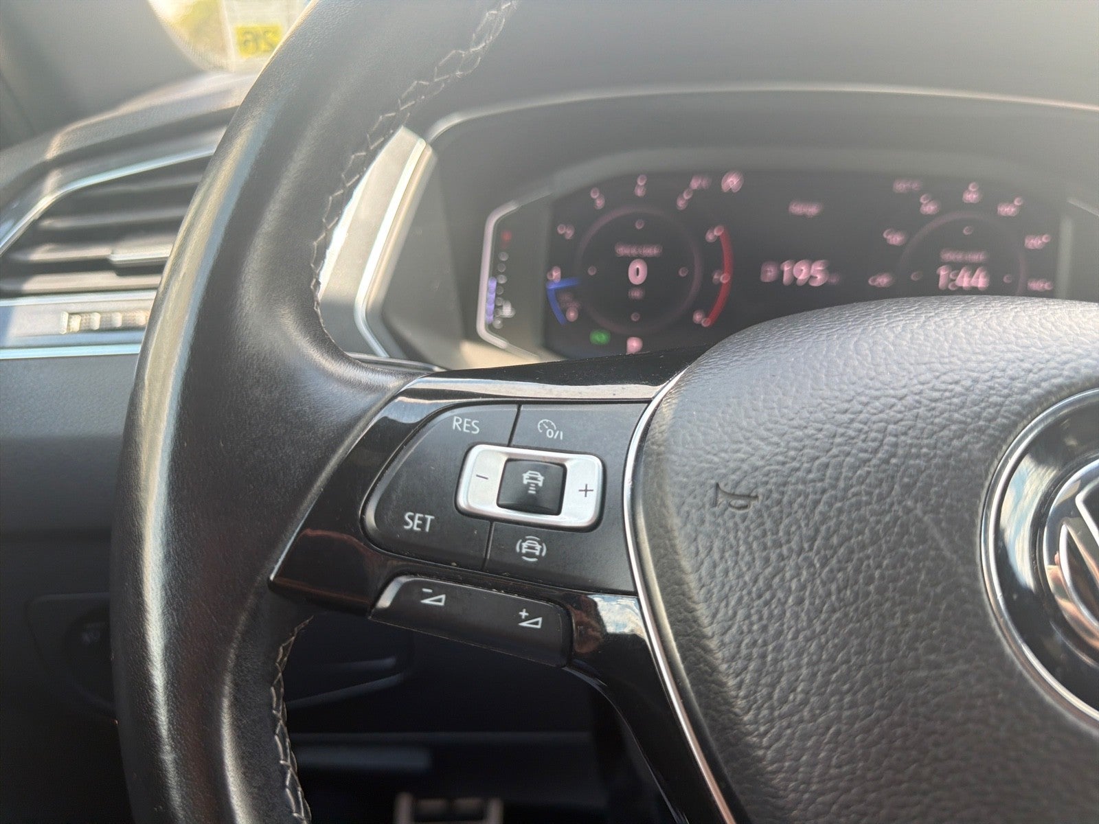 2019 Volkswagen Tiguan 2.0T SEL R-Line FWD