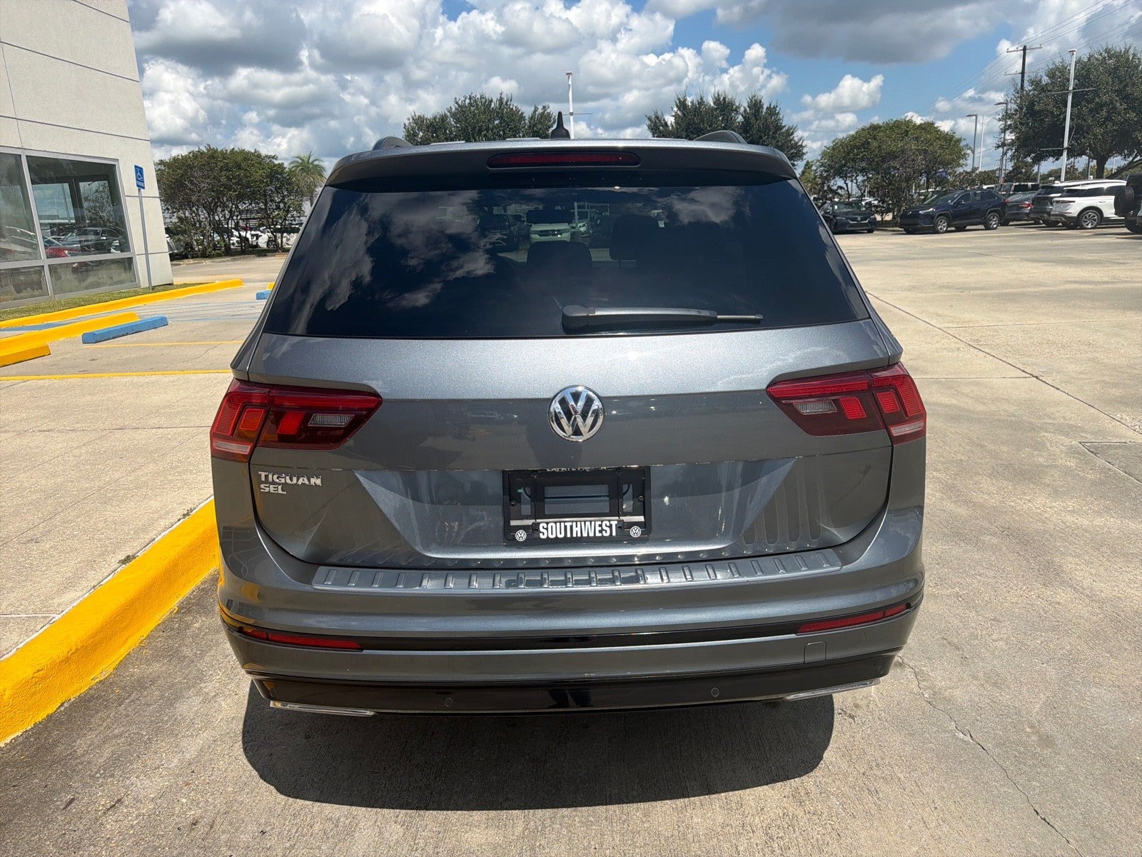 2019 Volkswagen Tiguan 2.0T SEL R-Line FWD